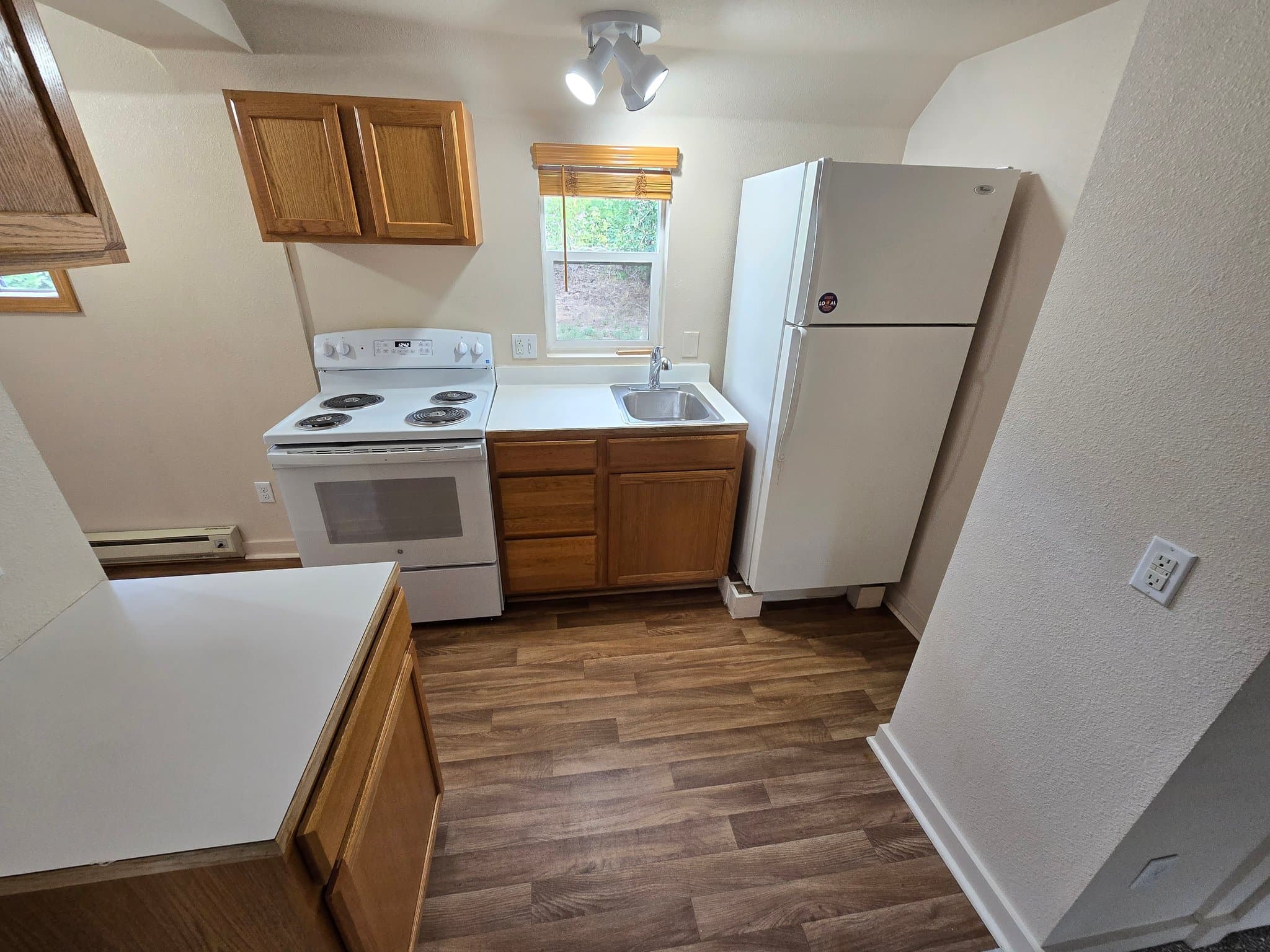 Golden Apartment: 403 23rd St.