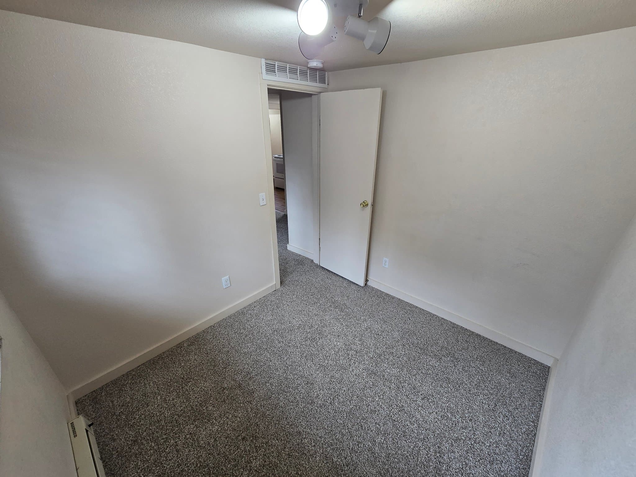 Golden Apartment: 403 23rd St.