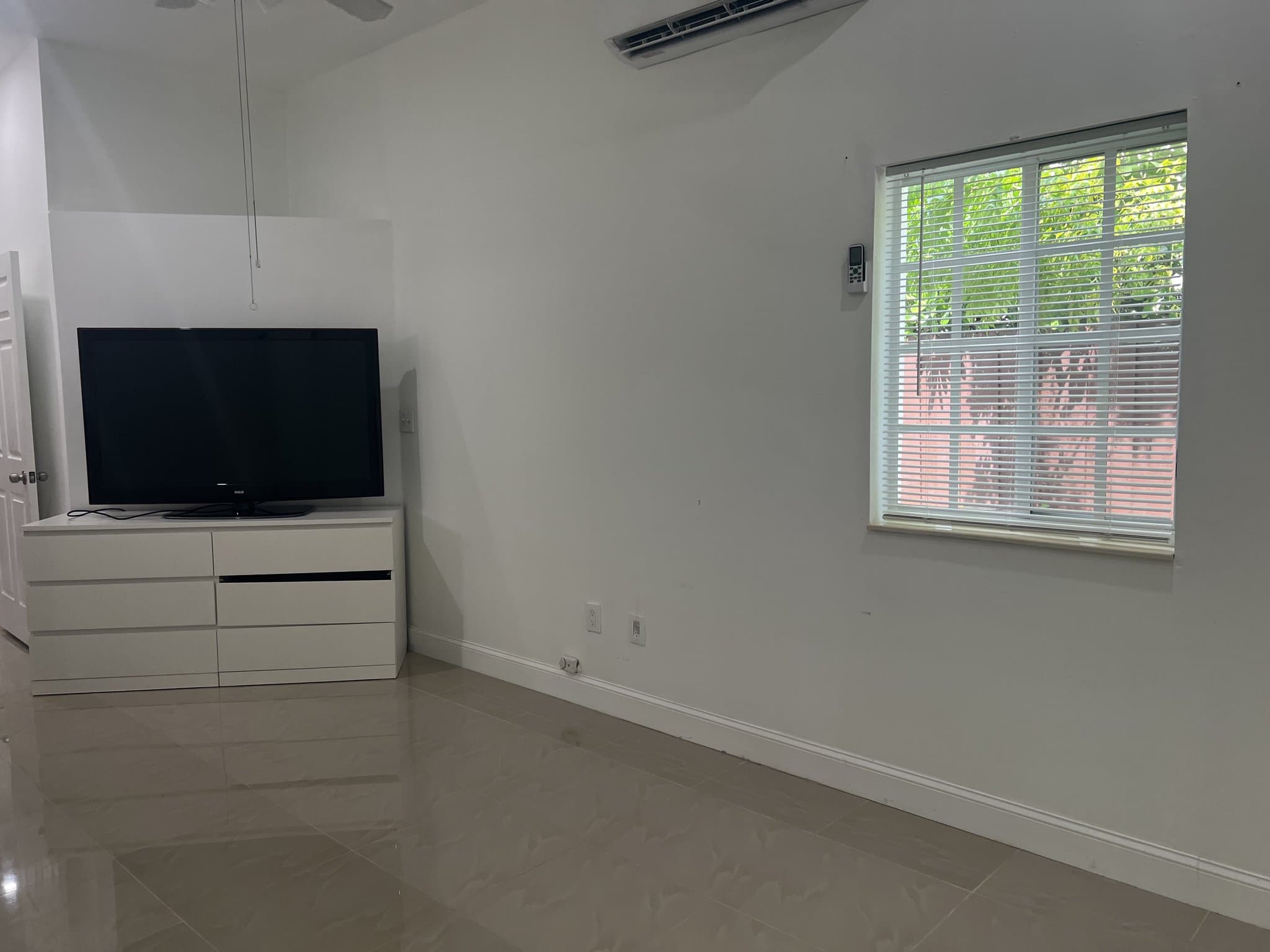 Miami House: 1412 SW 82nd Ct # 2