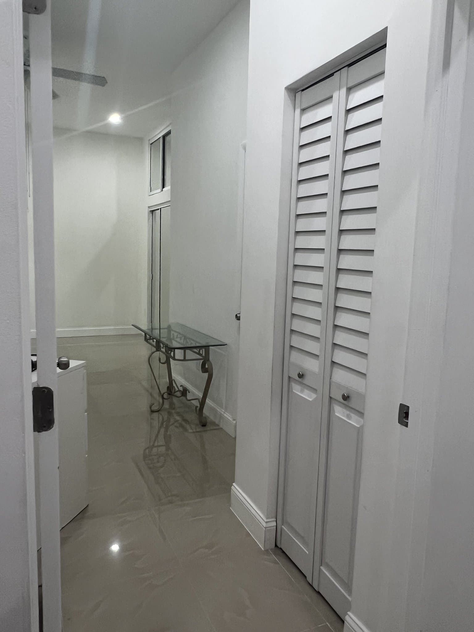 Miami House: 1412 SW 82nd Ct # 2