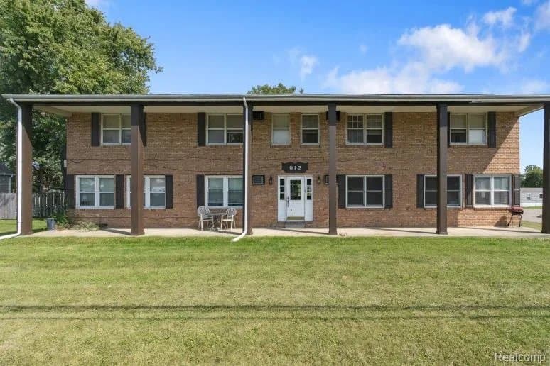Davison Apartment: 912 N State Road
