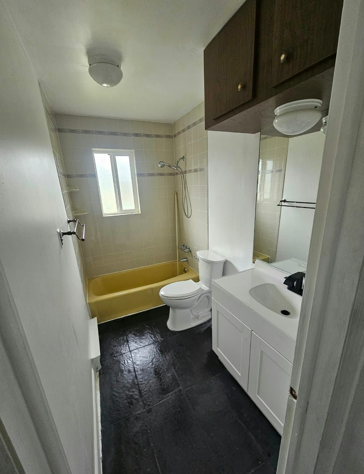 Montague Condo: 216 F Lake Shore North