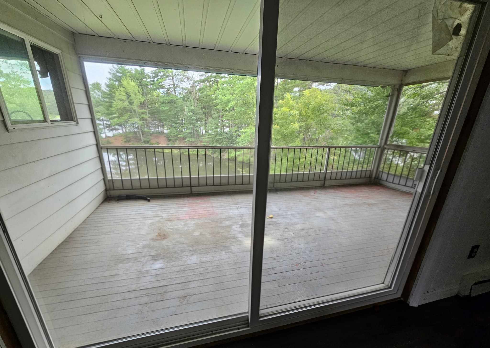 Montague Condo: 216 F Lake Shore North