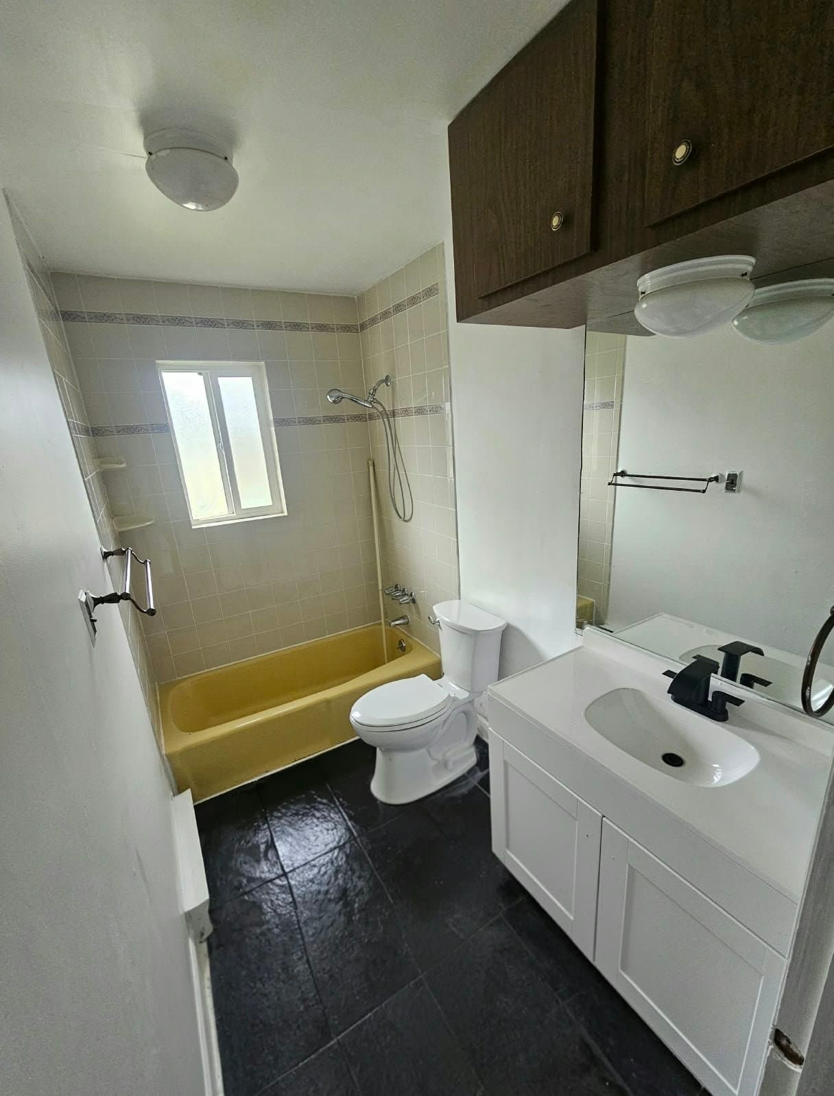 Montague Condo: 216 F Lake Shore North