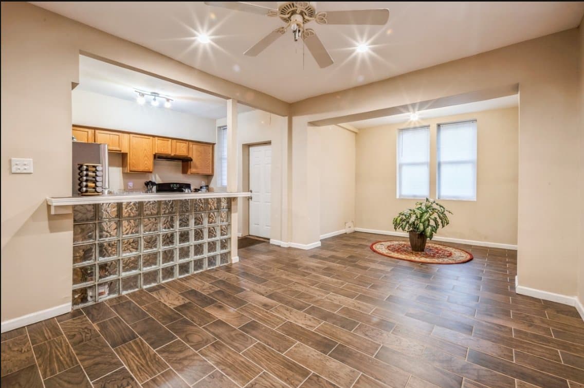 Chicago Apartment: 1449 E 71st Pl