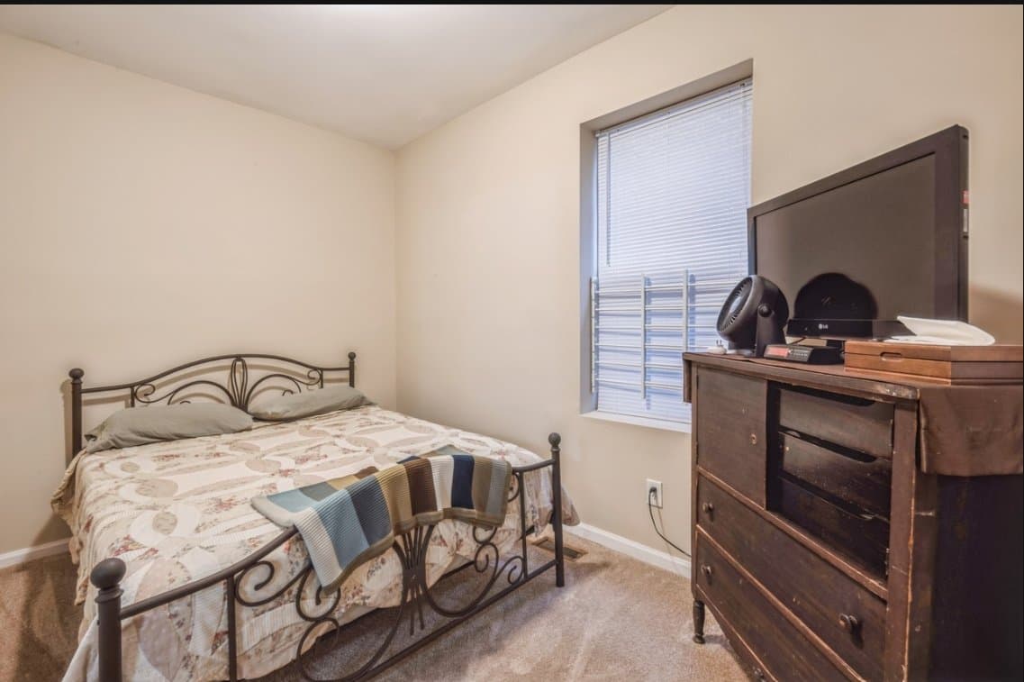 Chicago Apartment: 1449 E 71st Pl