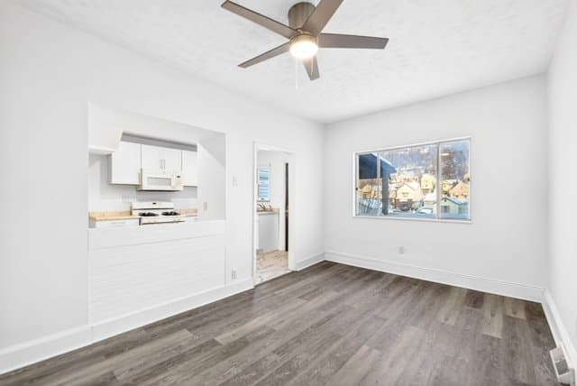 Glassport House: 727 Vermont Ave