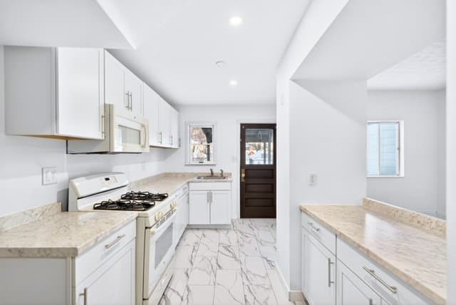 Glassport House: 727 Vermont Ave