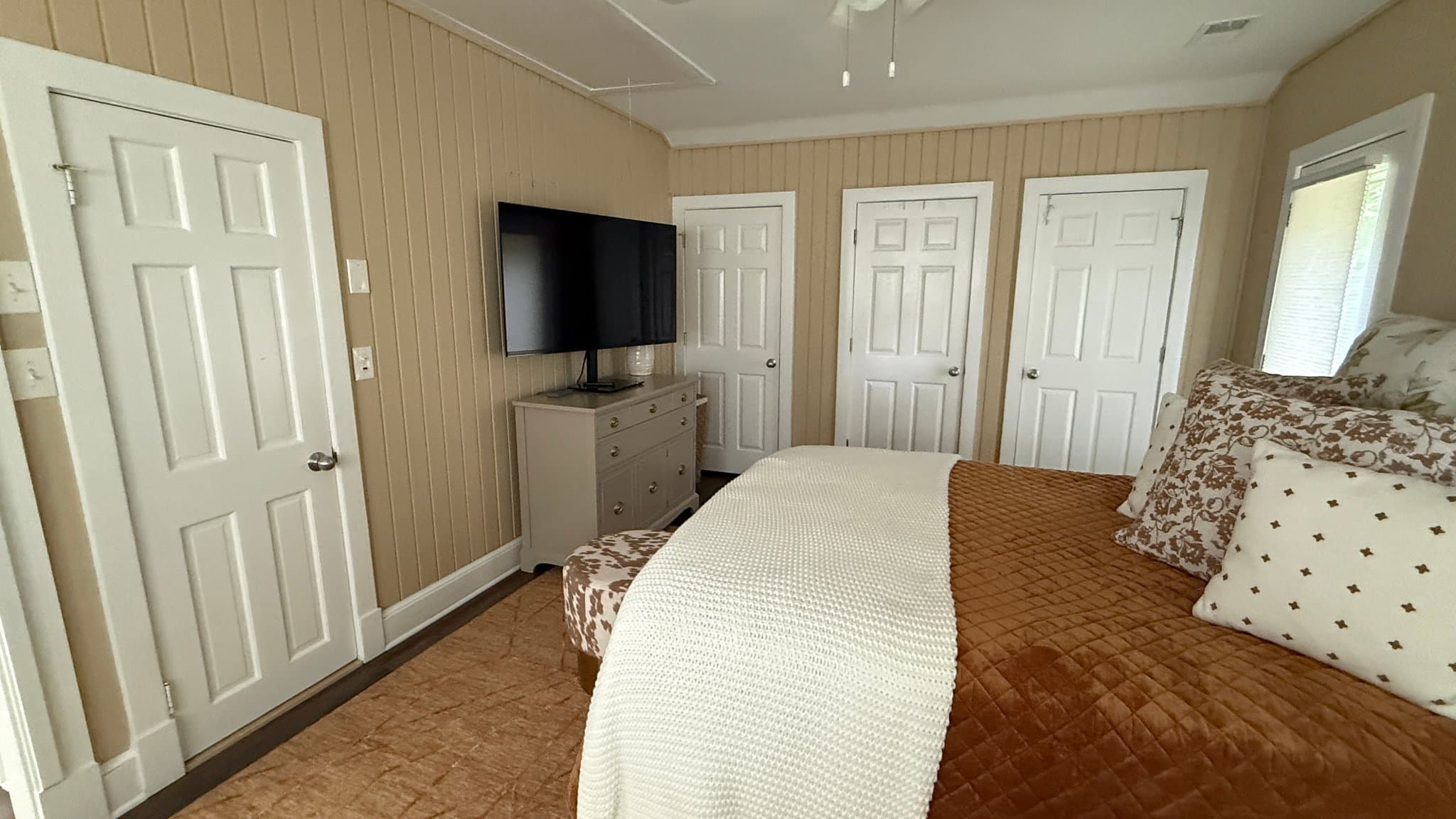 Crownsville House: 702 Defense Hwy