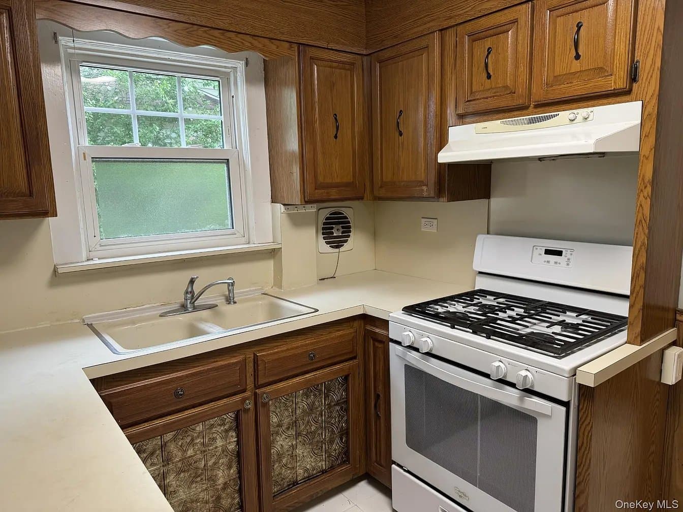 Roslyn House: 22 Irma Avenue