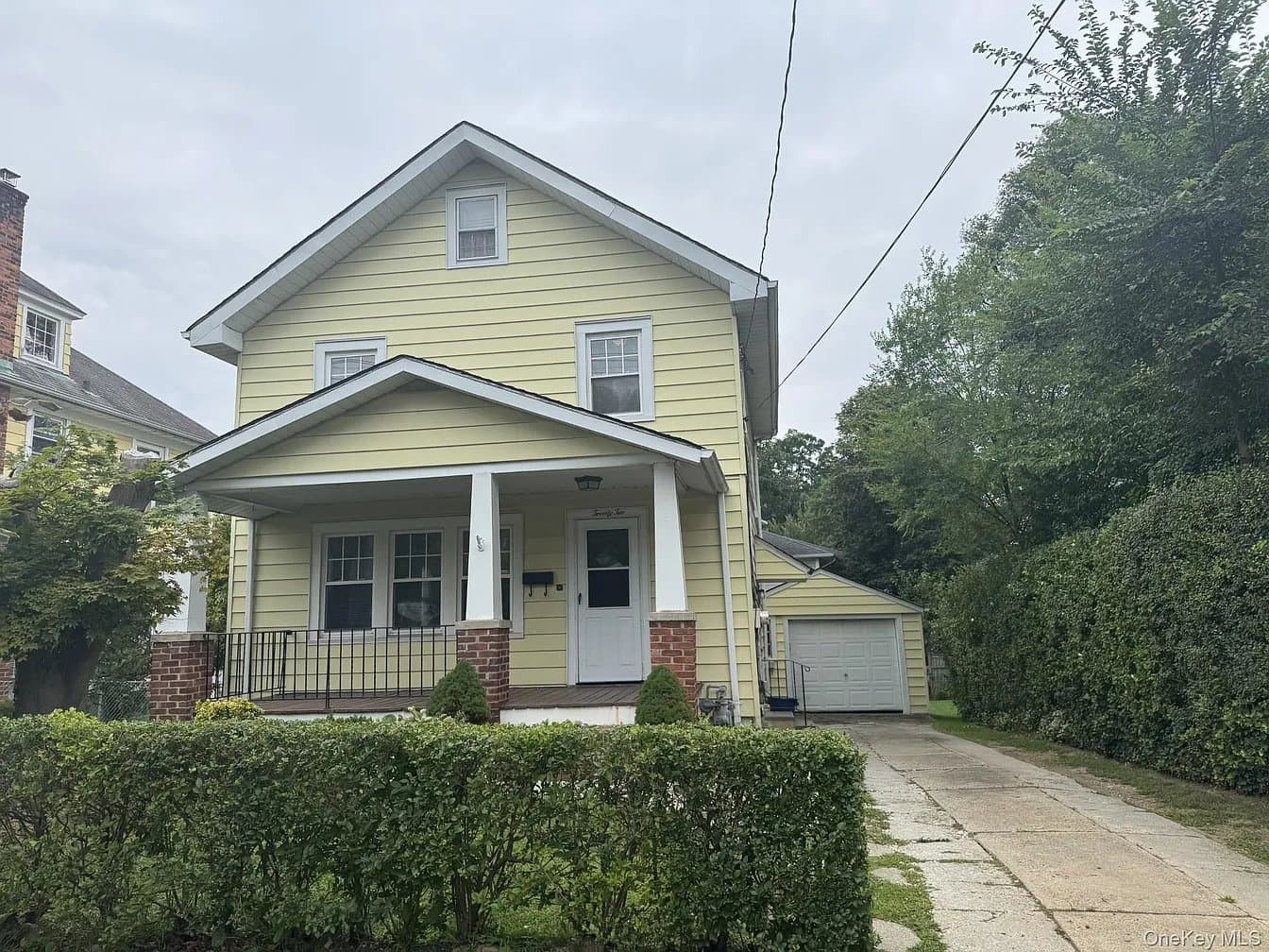 Roslyn House: 22 Irma Avenue