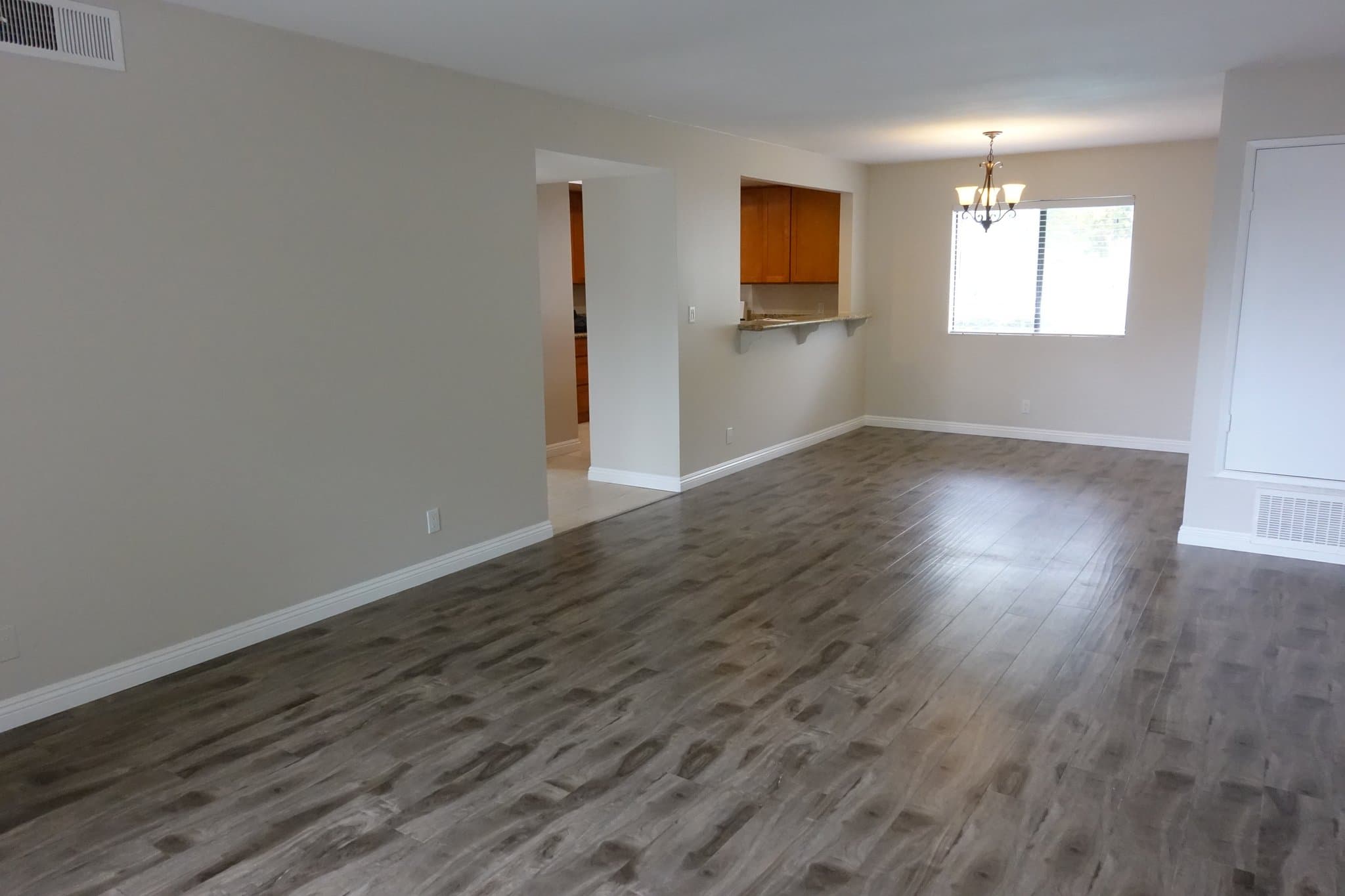 Anaheim Condo: 465 South Ranch View Circle