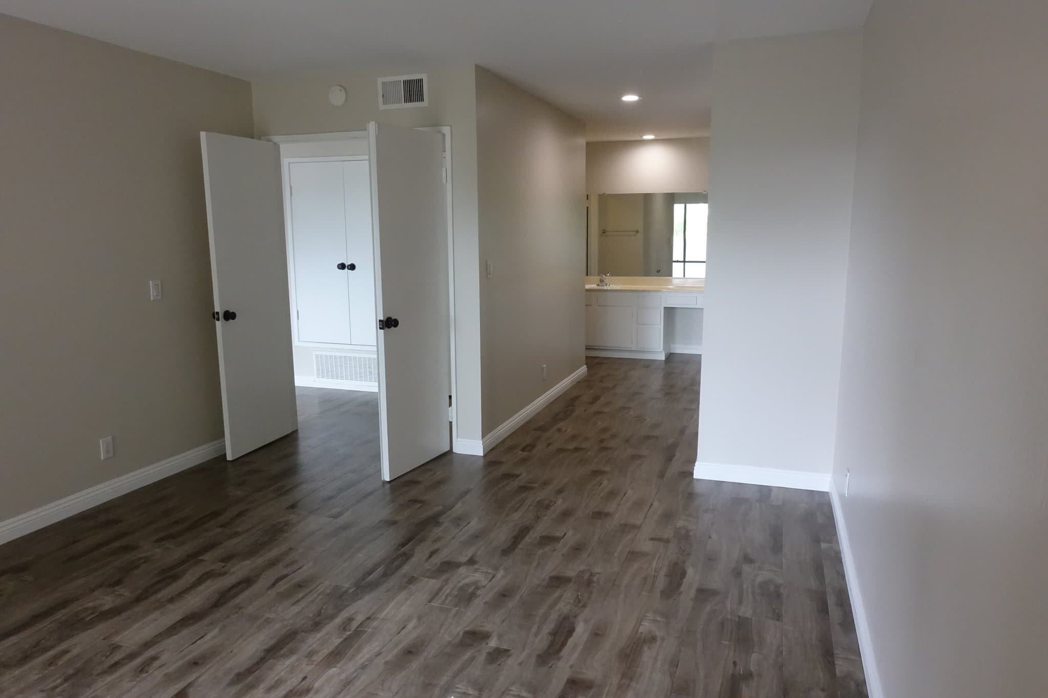 Anaheim Condo: 465 South Ranch View Circle