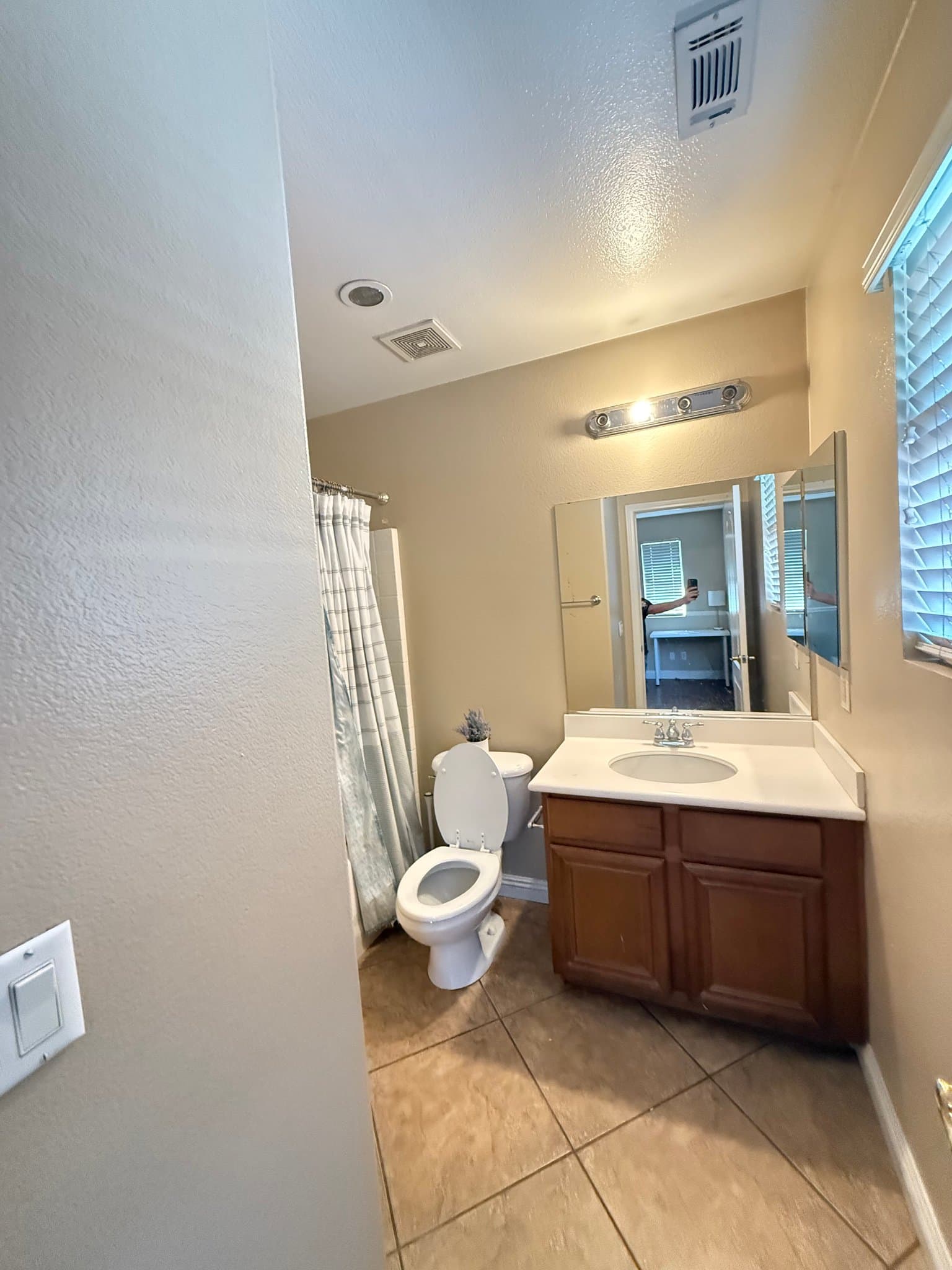 jurupoa valley Single Room: 4790 preston st