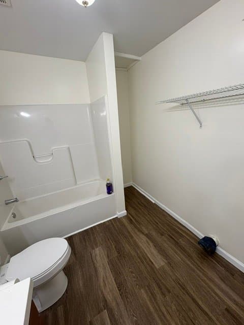 memphis Apartment: 117 Main St