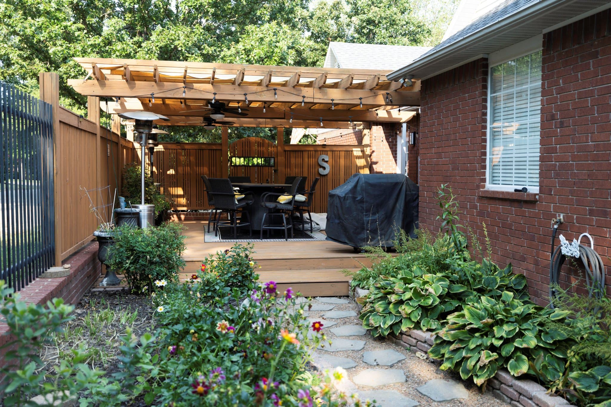 Fayetteville House: 2431 North Toy Drive