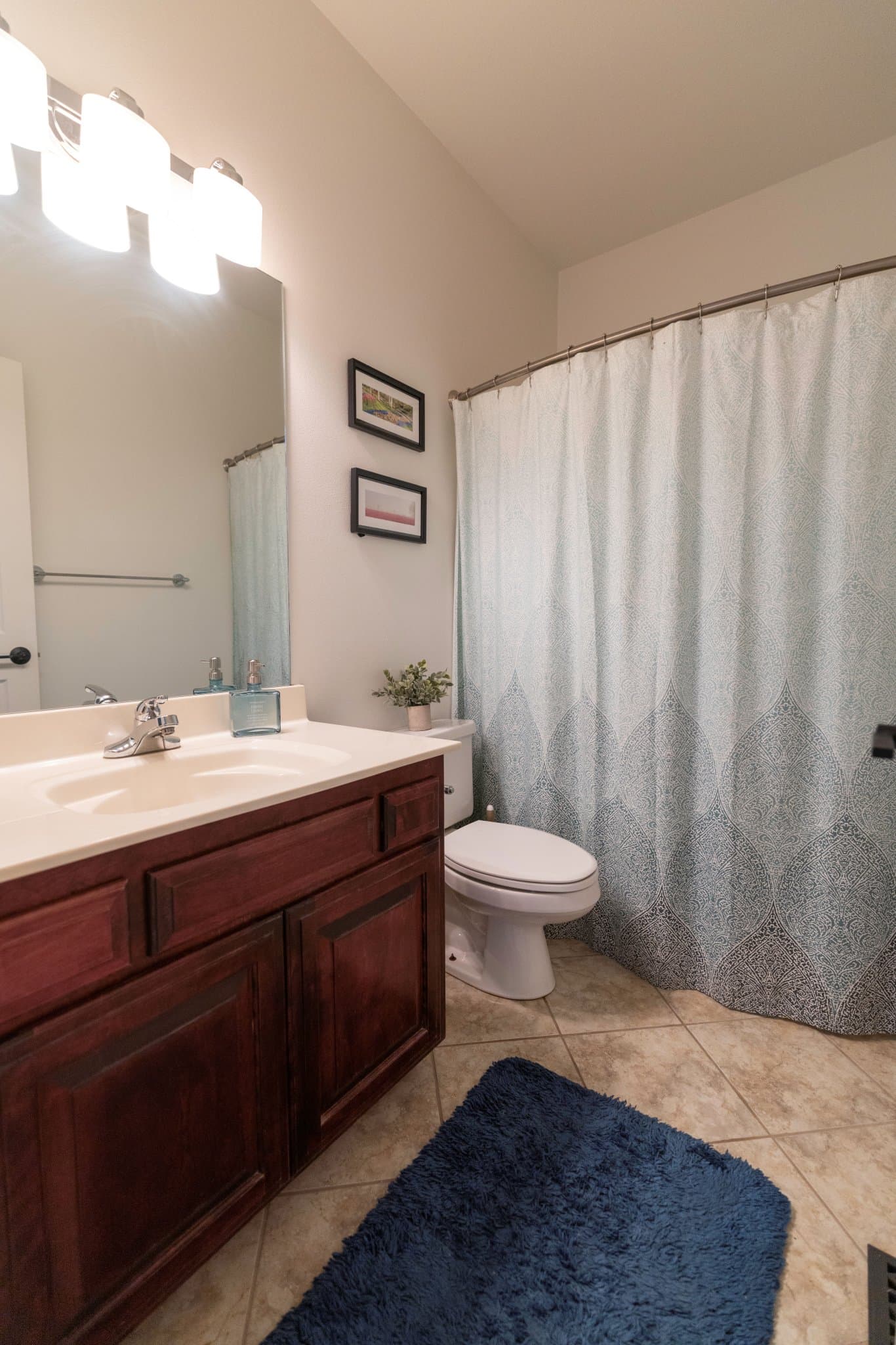 Fayetteville House: 2431 North Toy Drive