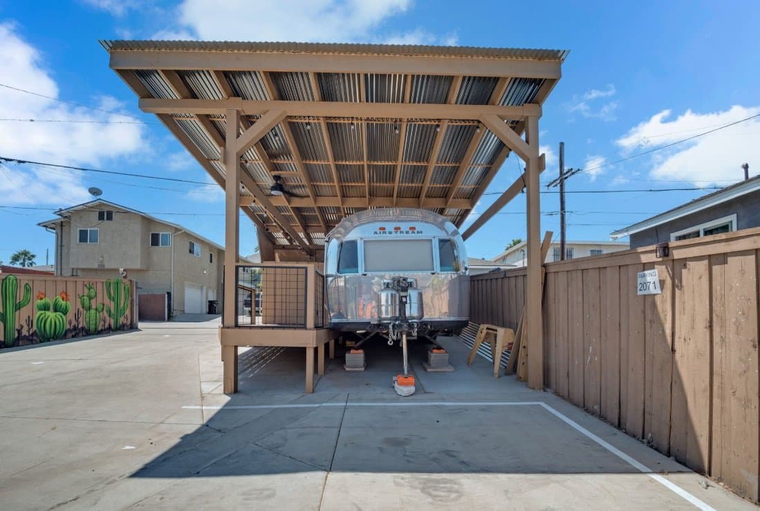 San Diego House: 2073 Franklin Ave