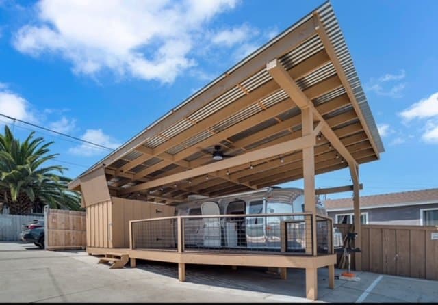 San Diego House: 2073 Franklin Ave