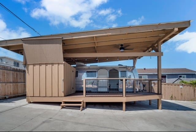 San Diego House: 2073 Franklin Ave