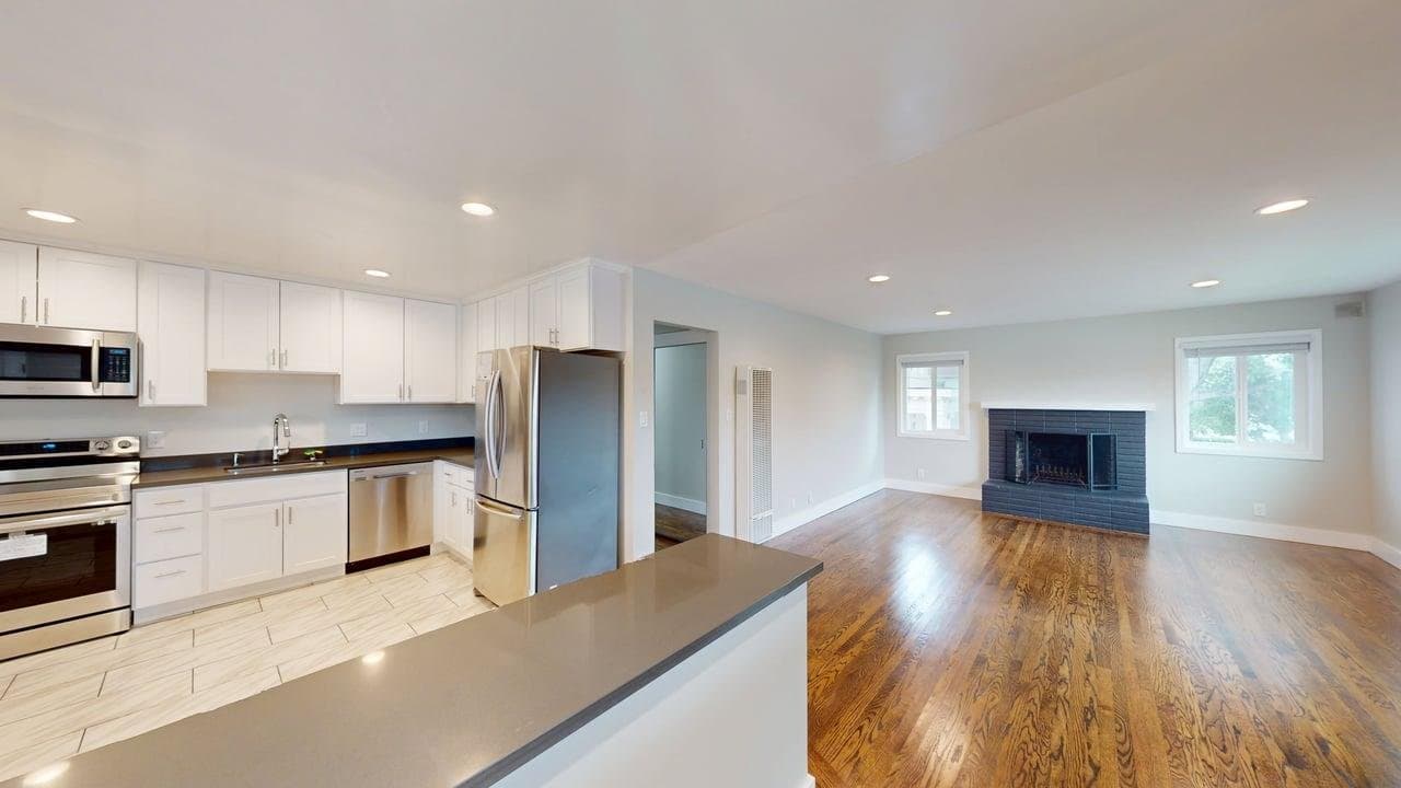 Alameda Apartment: 2060 Santa Clara Ave