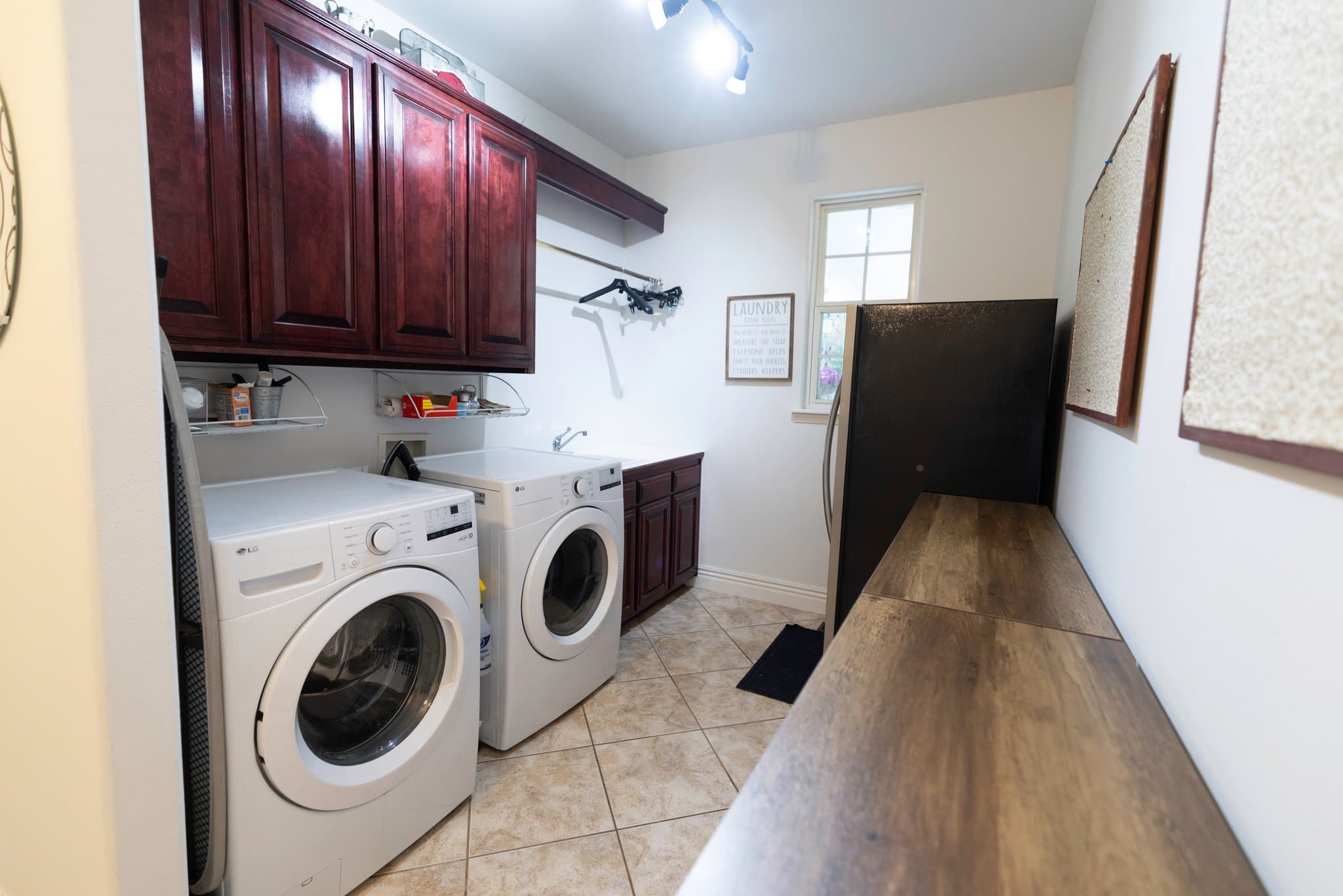 Fayetteville House: 2431 North Toy Drive