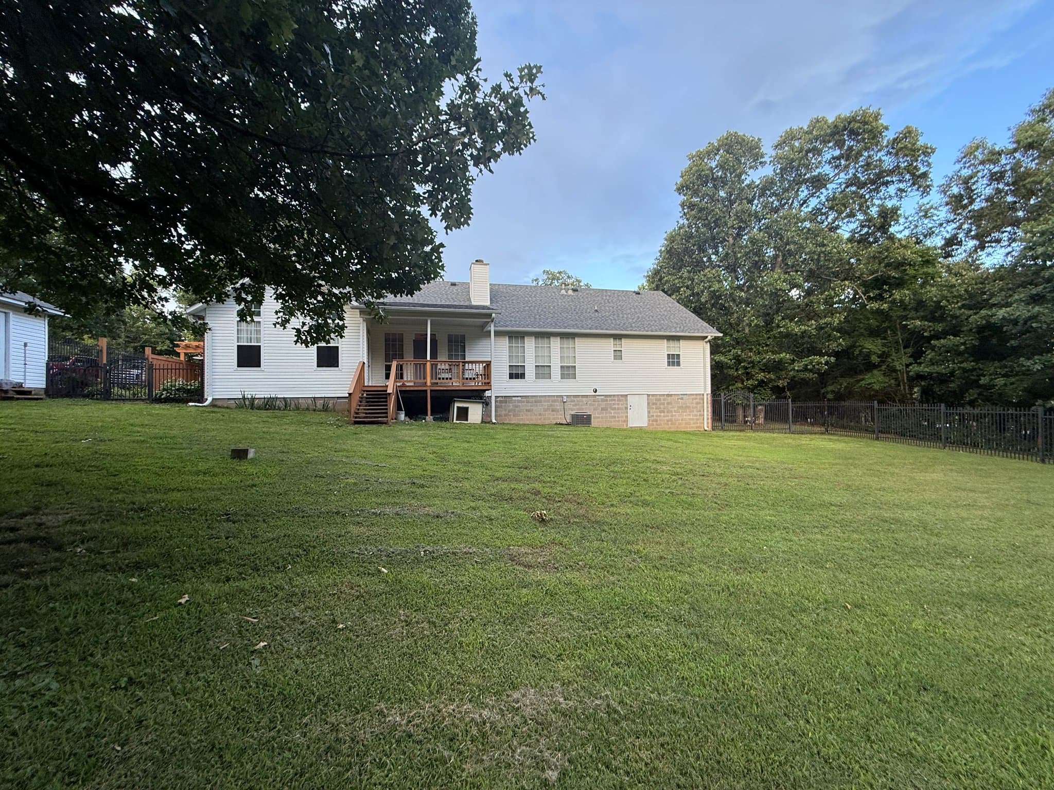 Fayetteville House: 2431 North Toy Drive