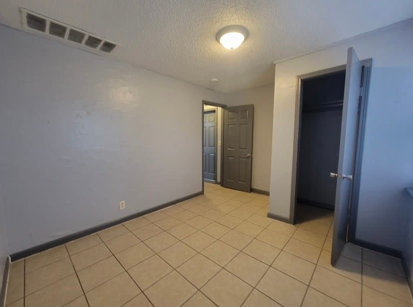 Oklahoma City House: 817 NE 81st St
