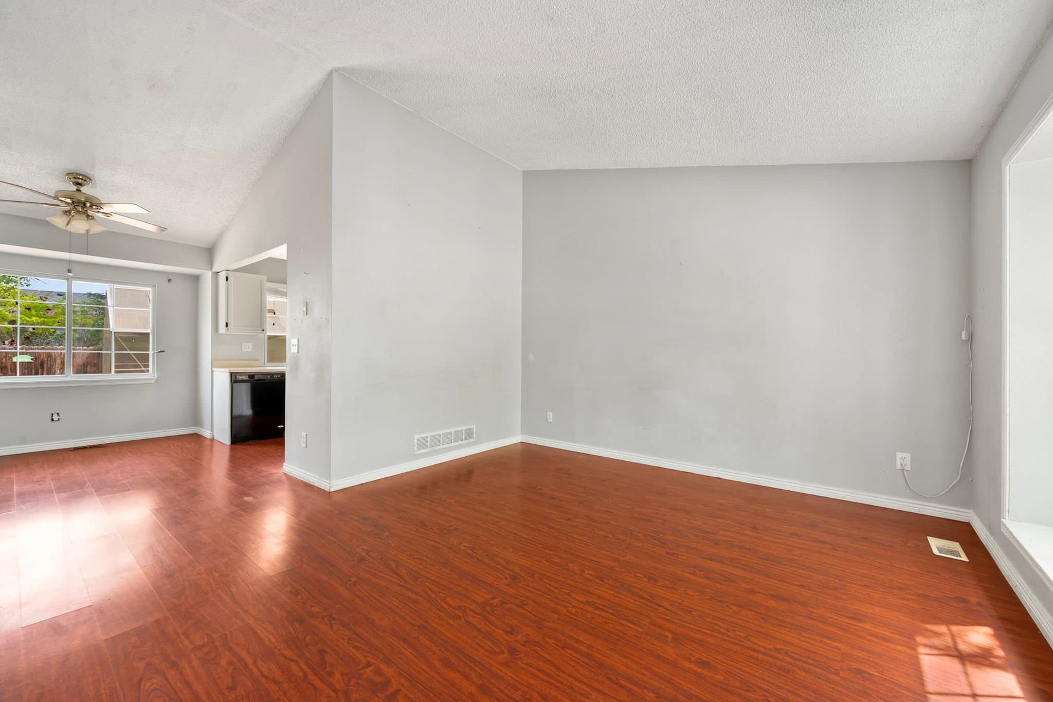 Lafayette House: 145 Caria Dr