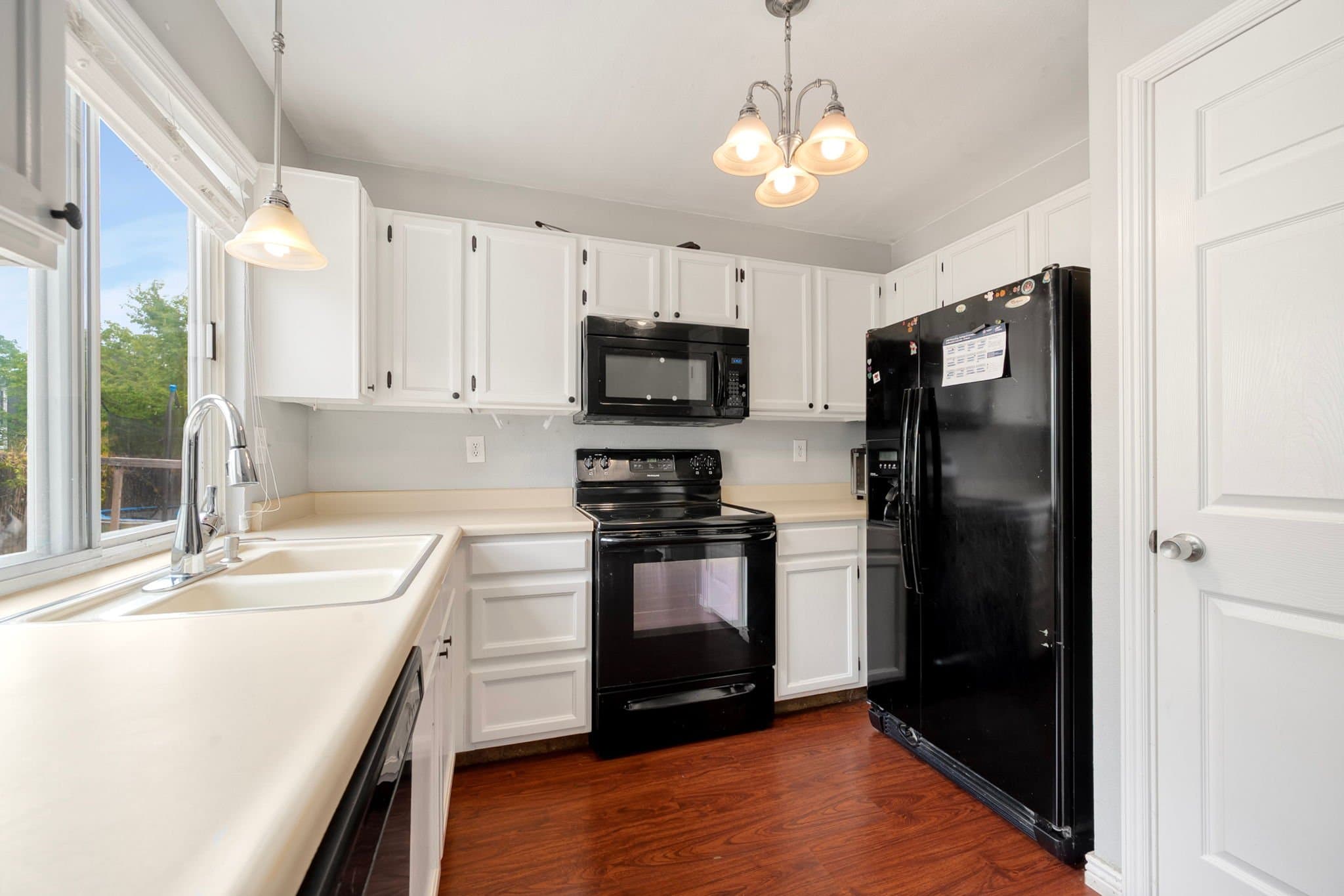 Lafayette House: 145 Caria Dr