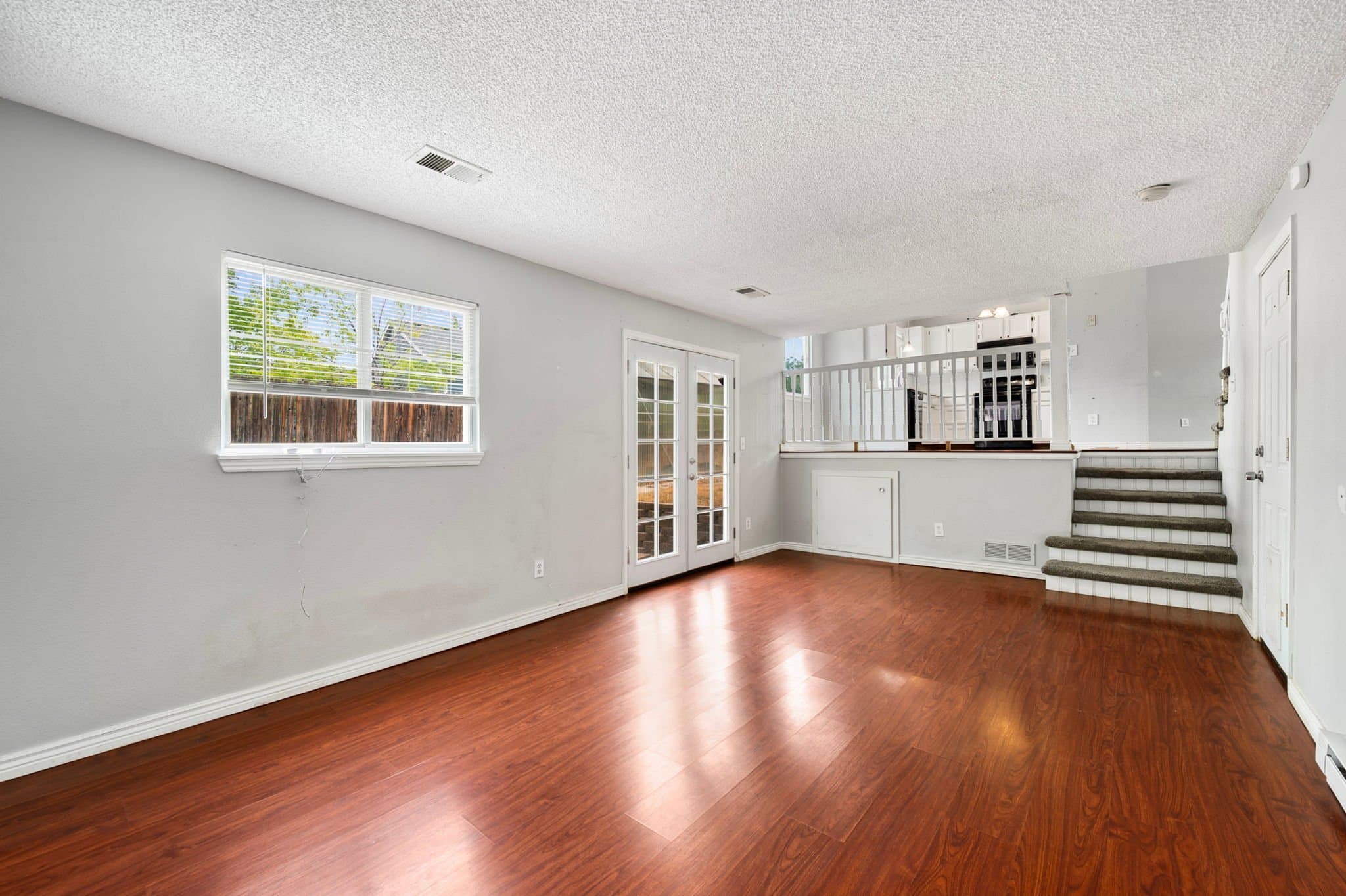 Lafayette House: 145 Caria Dr
