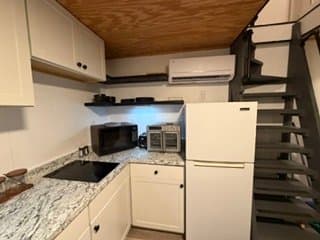 Louisville House: 831 E Cumberland Drive