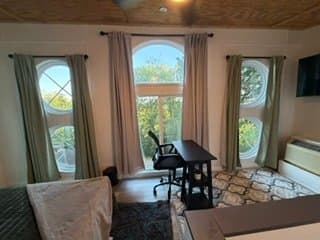 Louisville House: 831 E Cumberland Drive