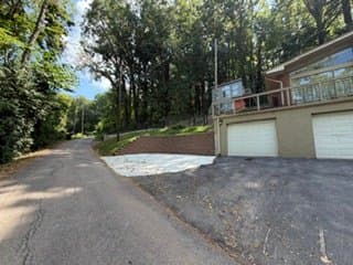 Louisville House: 831 E Cumberland Drive