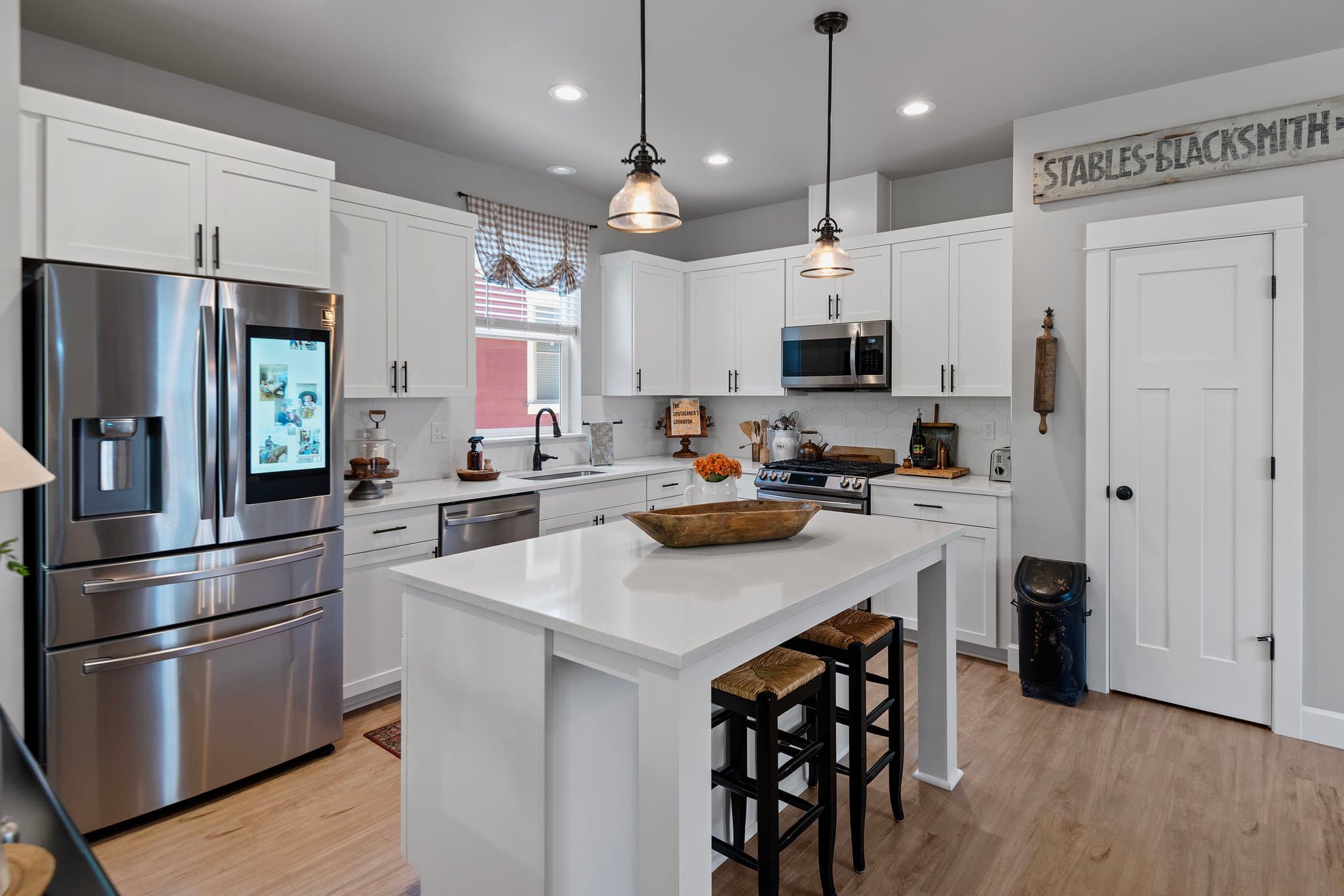 Sisters House: 936 E Black Butte Avenue