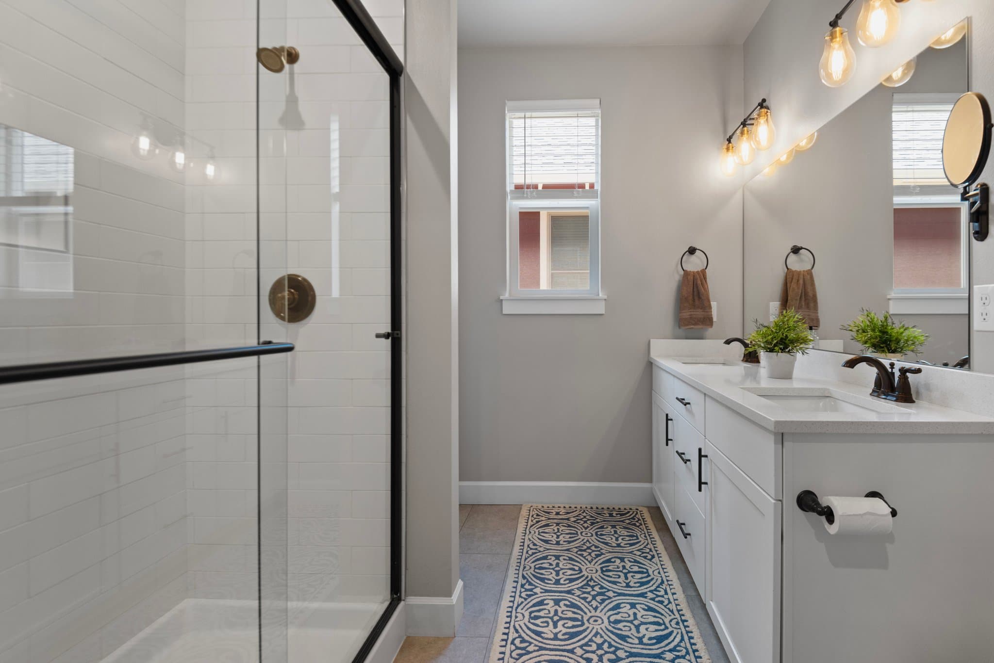 Sisters House: 936 E Black Butte Avenue