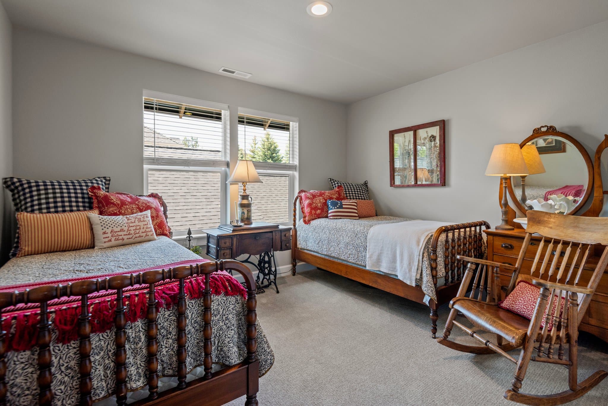 Sisters House: 936 E Black Butte Avenue