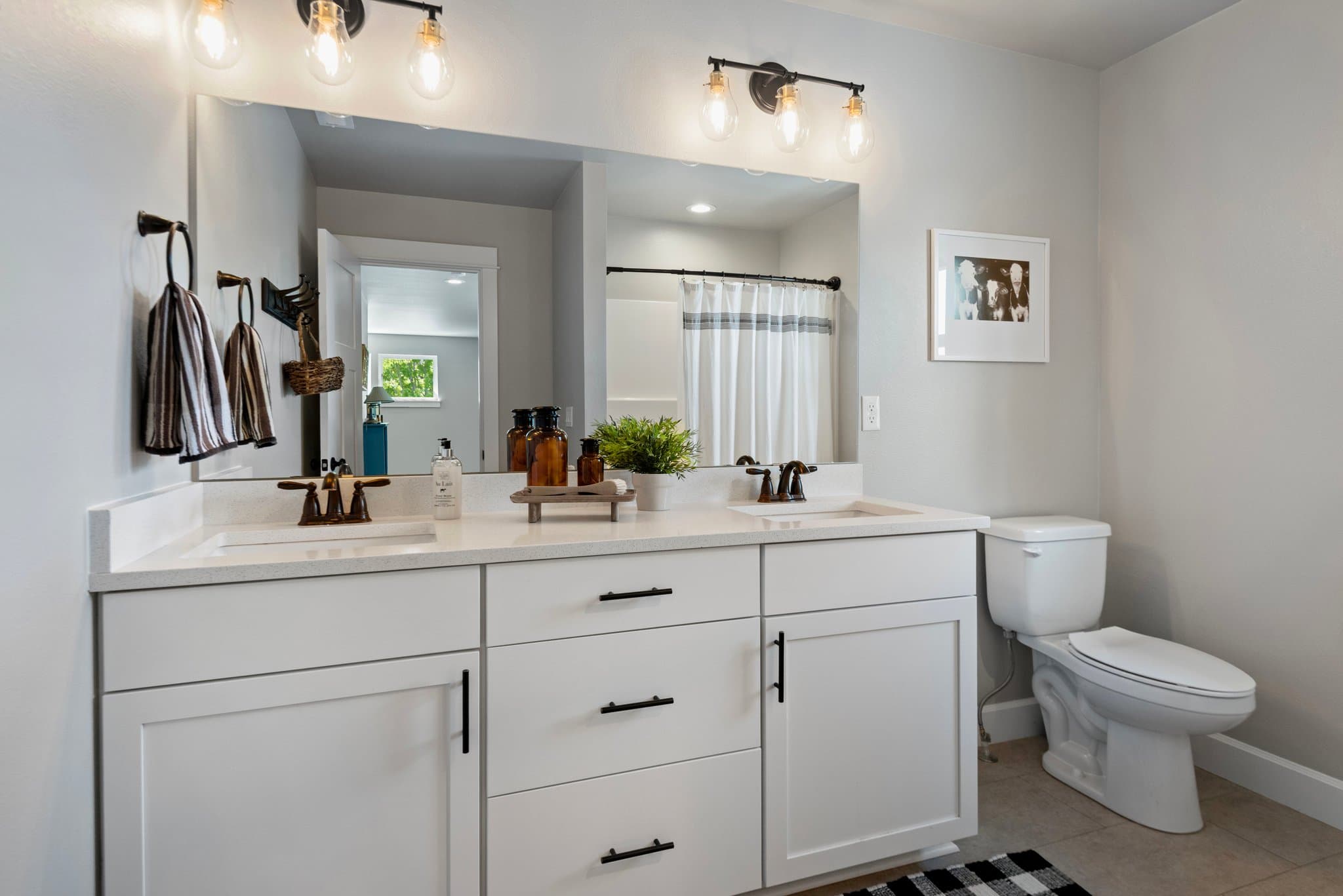 Sisters House: 936 E Black Butte Avenue