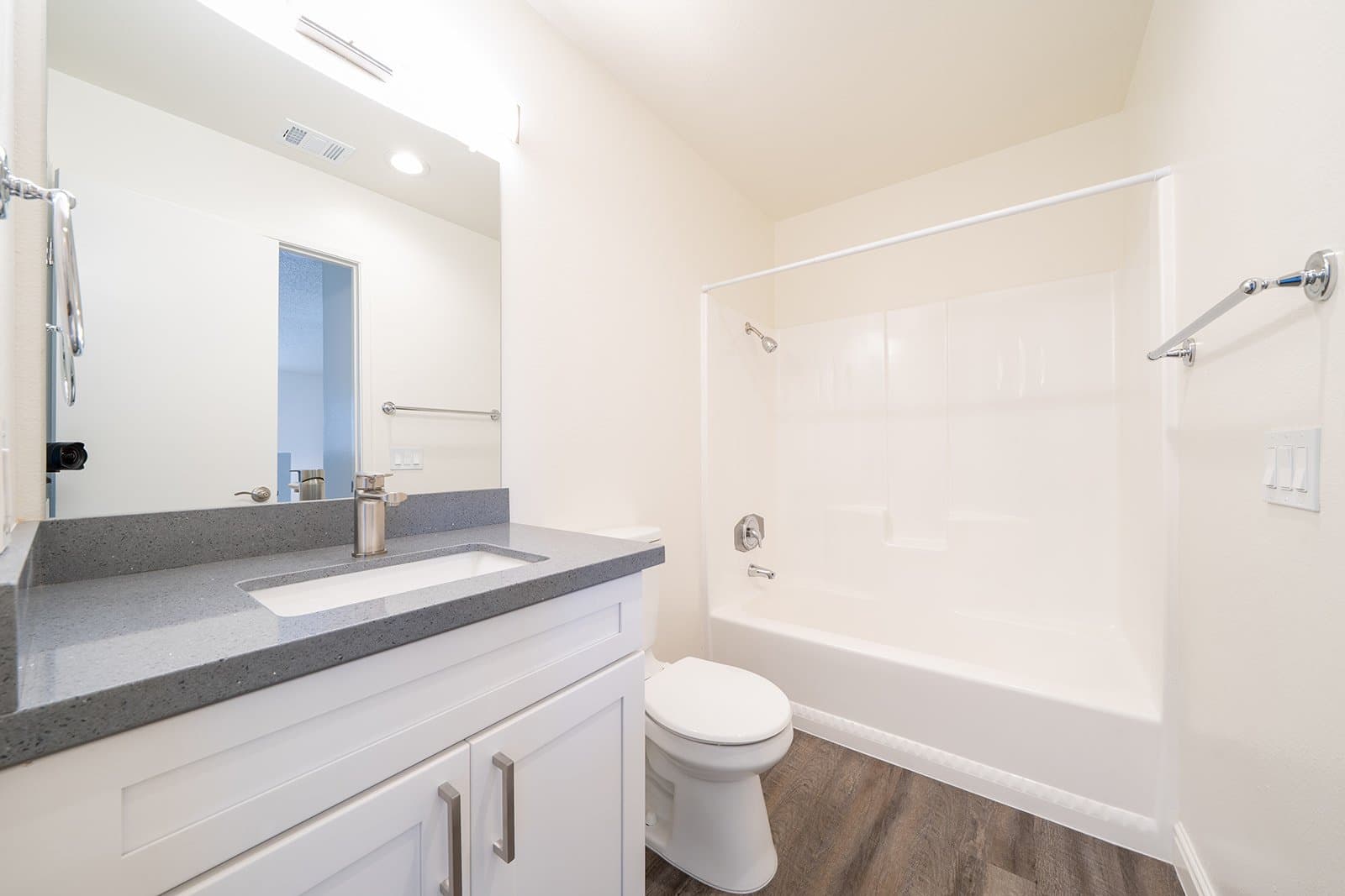 Vista Apartment: 1466 Bonair Road