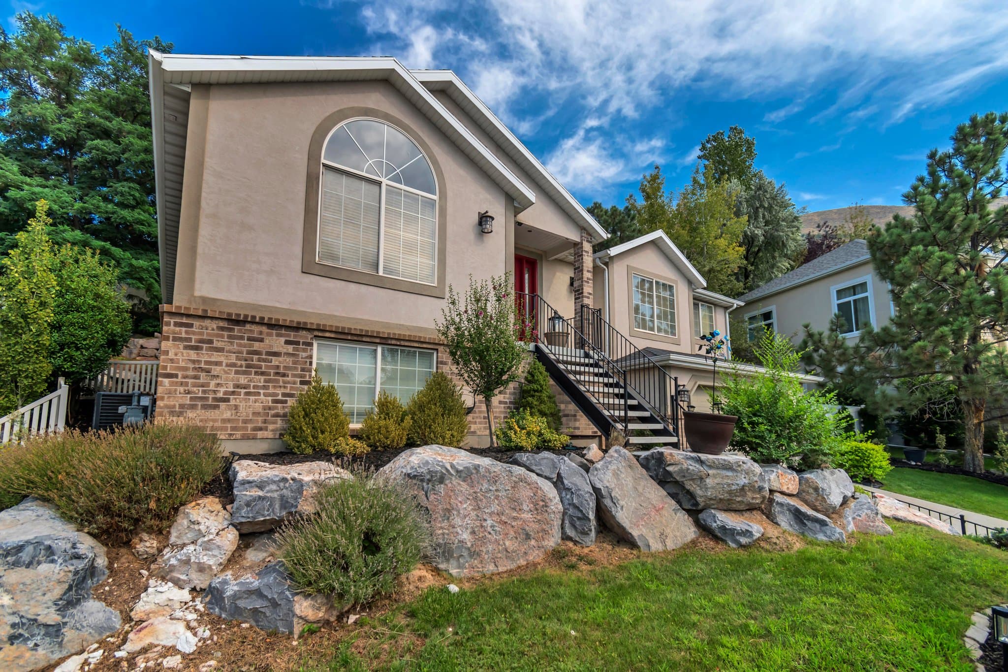 Draper House: 14767 S Brewster Dr