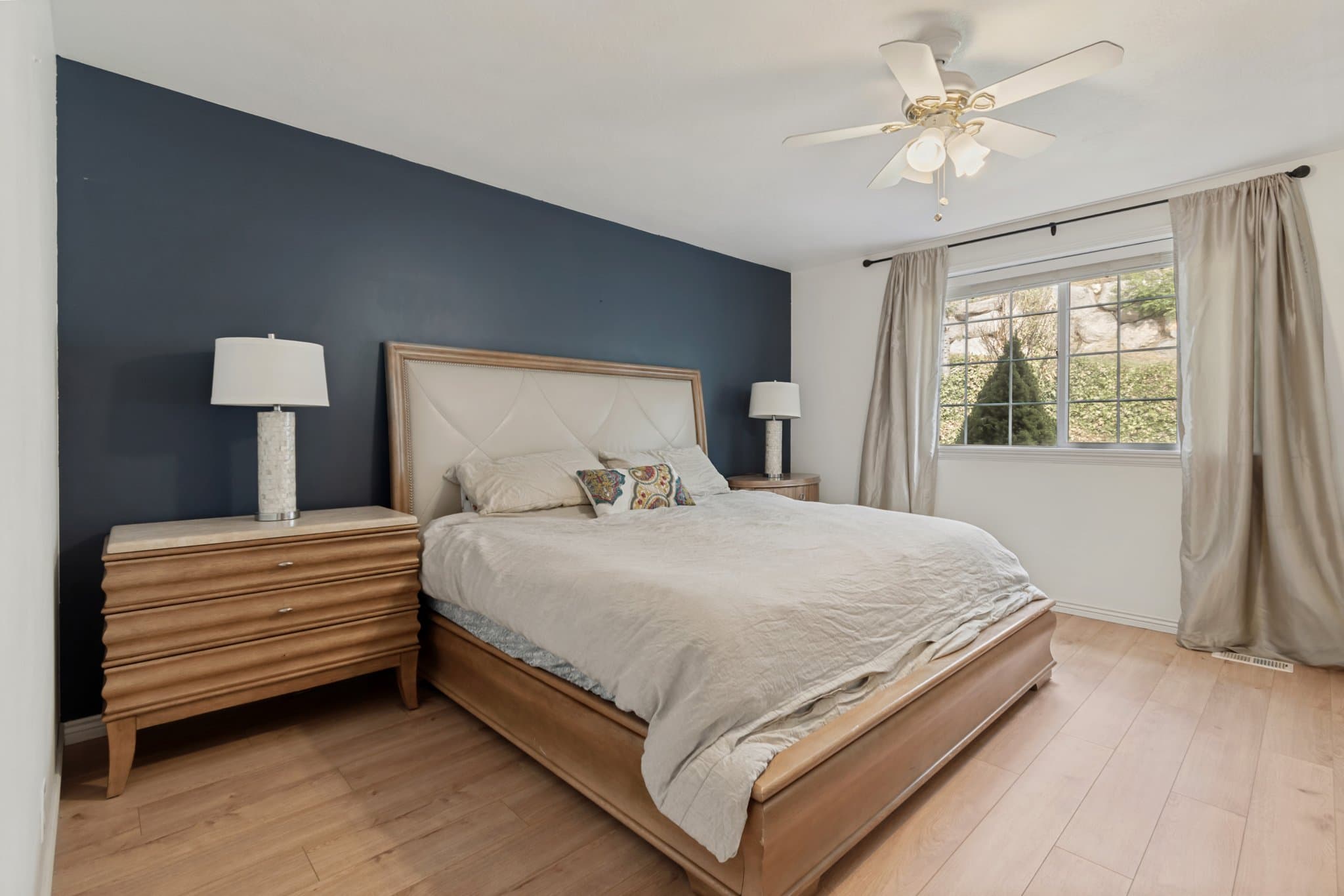 Draper House: 14767 S Brewster Dr
