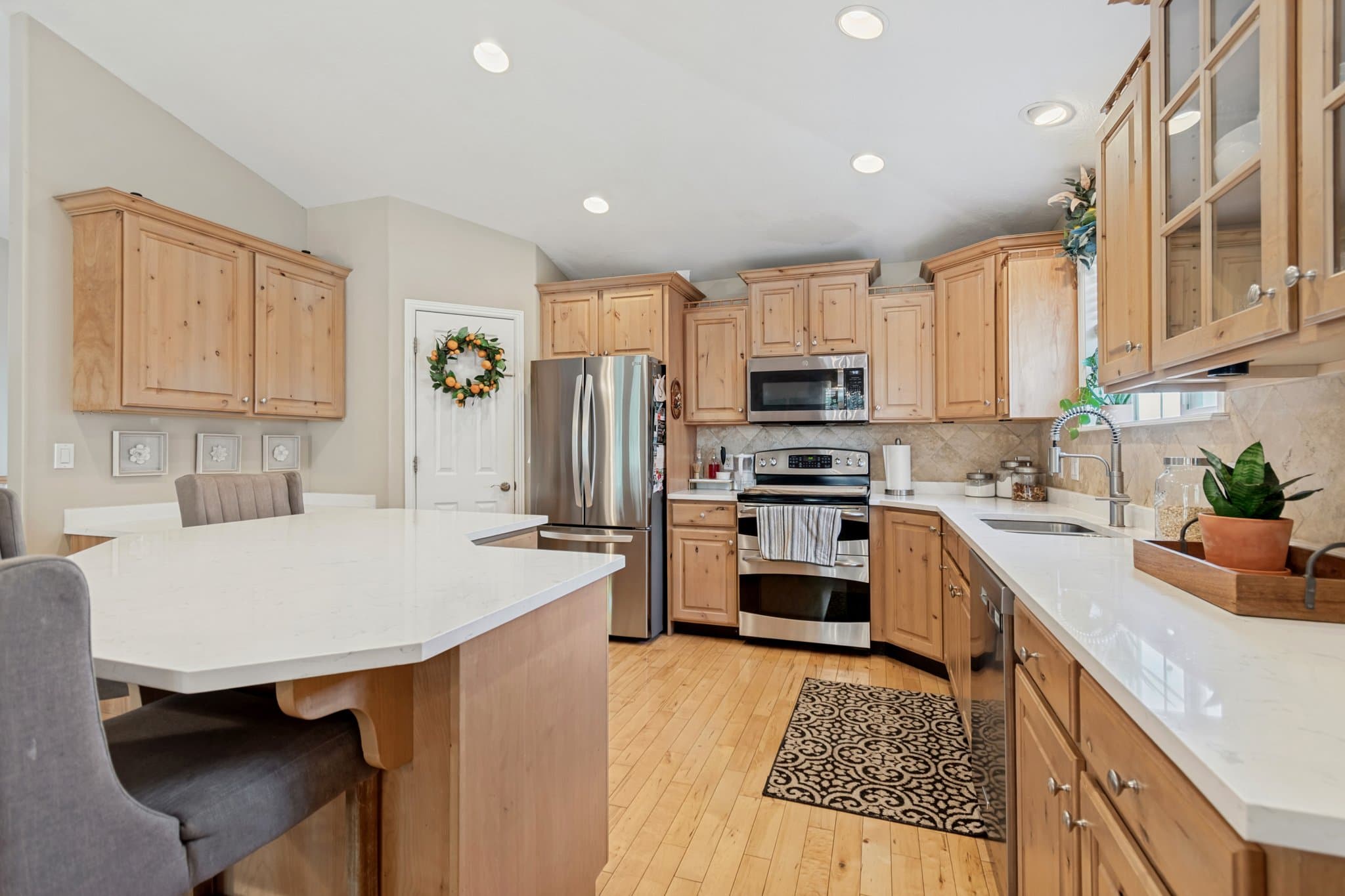 Draper House: 14767 S Brewster Dr