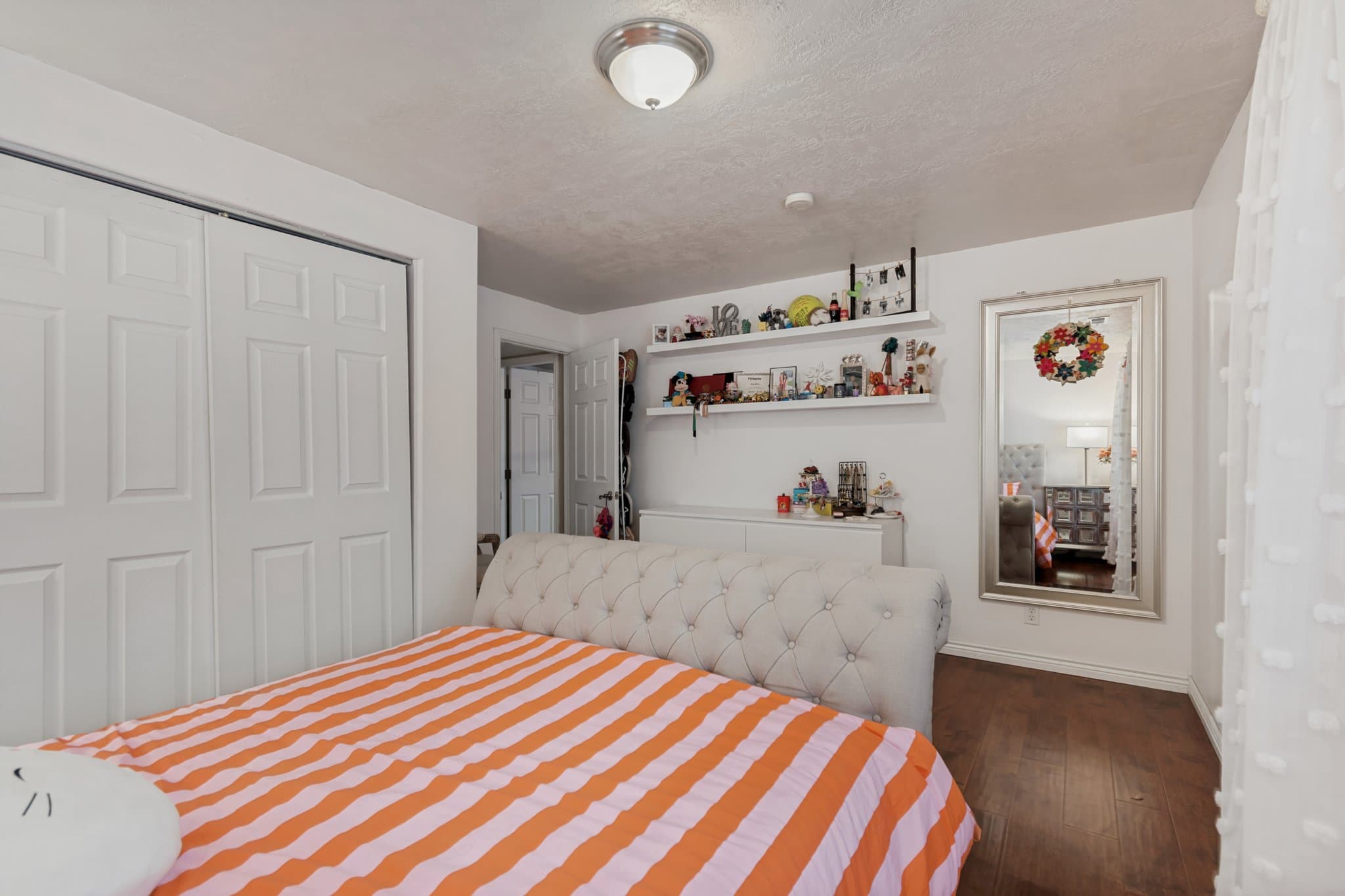Draper House: 14767 S Brewster Dr