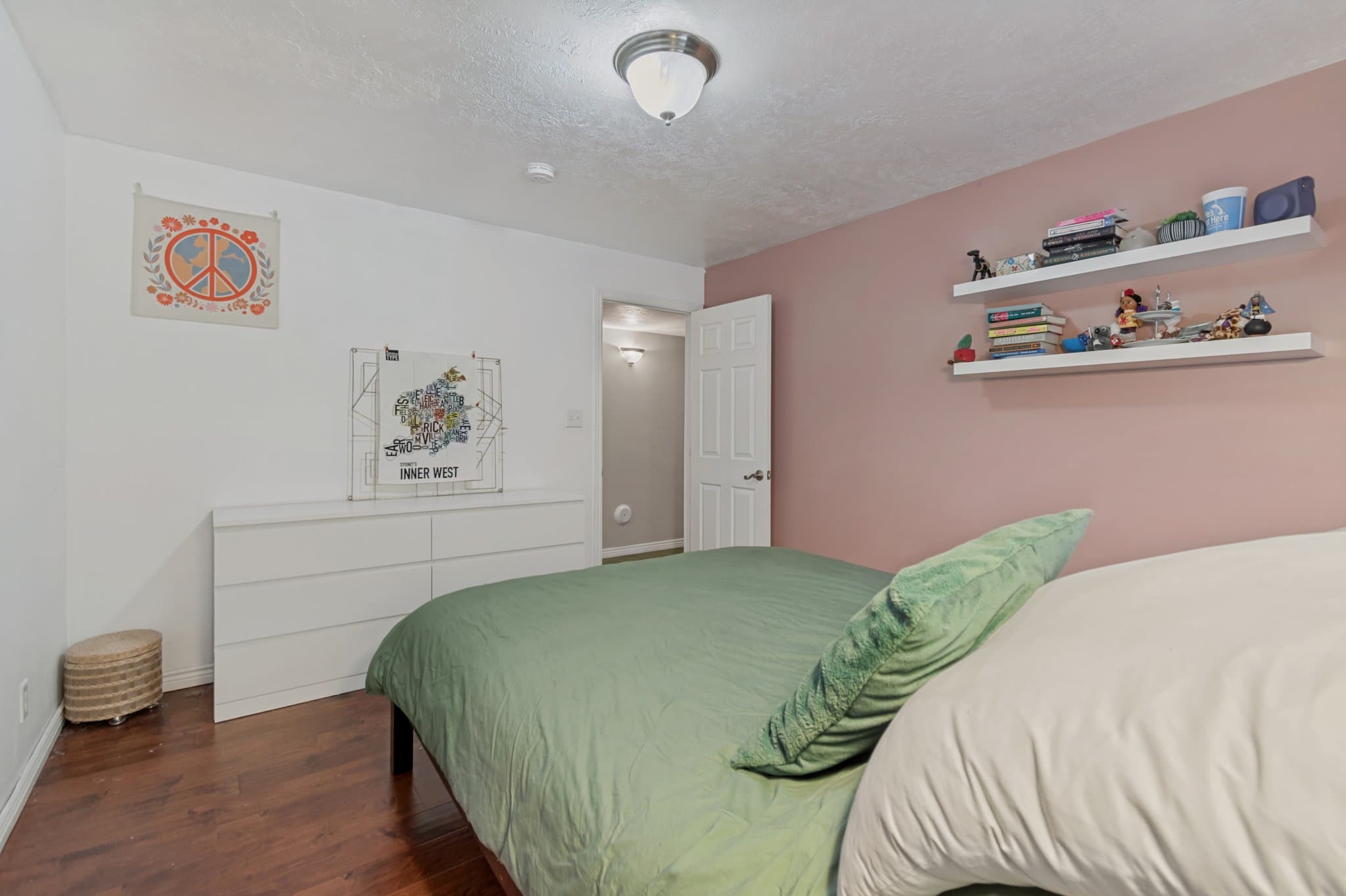 Draper House: 14767 S Brewster Dr