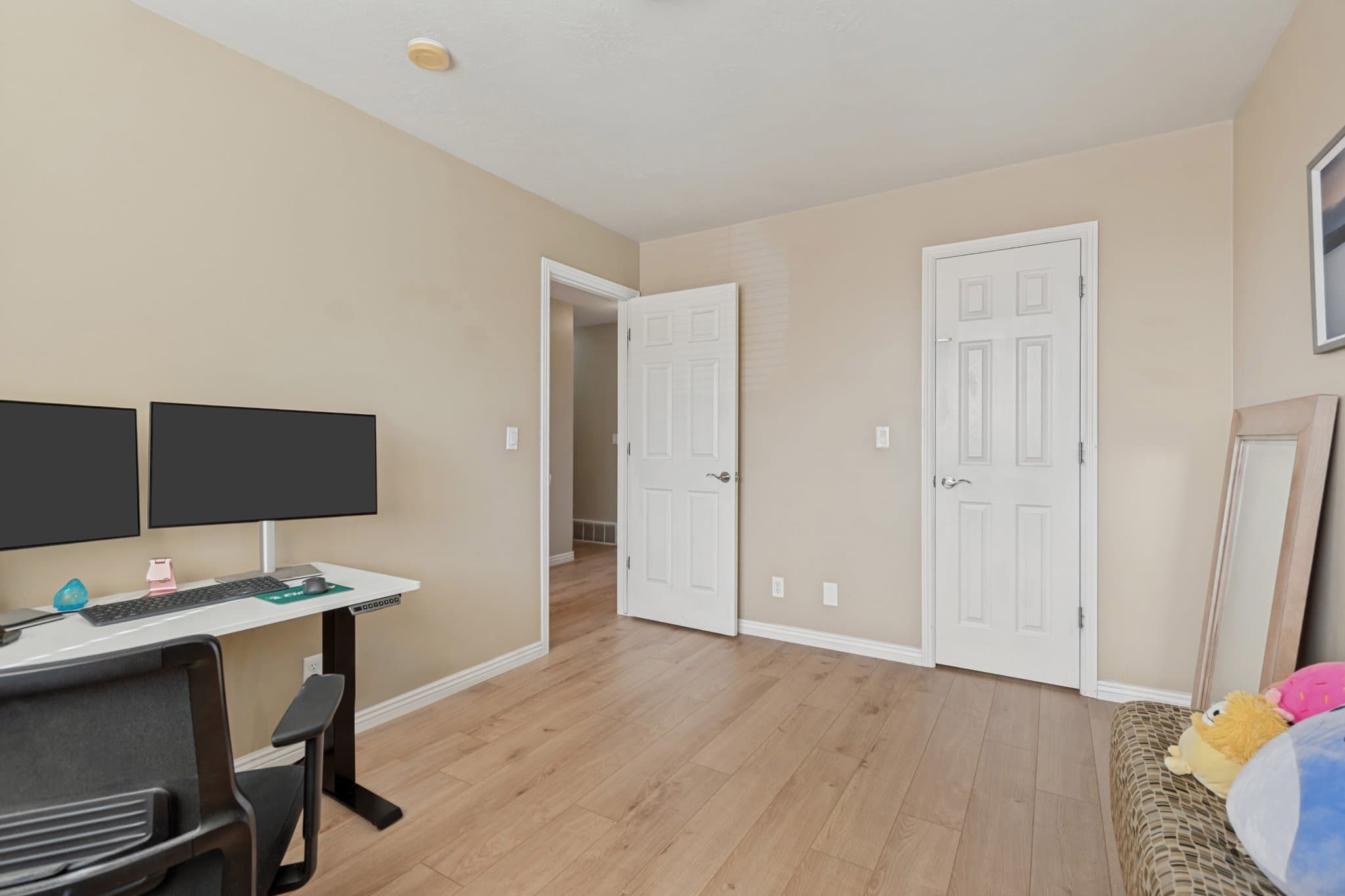 Draper House: 14767 S Brewster Dr