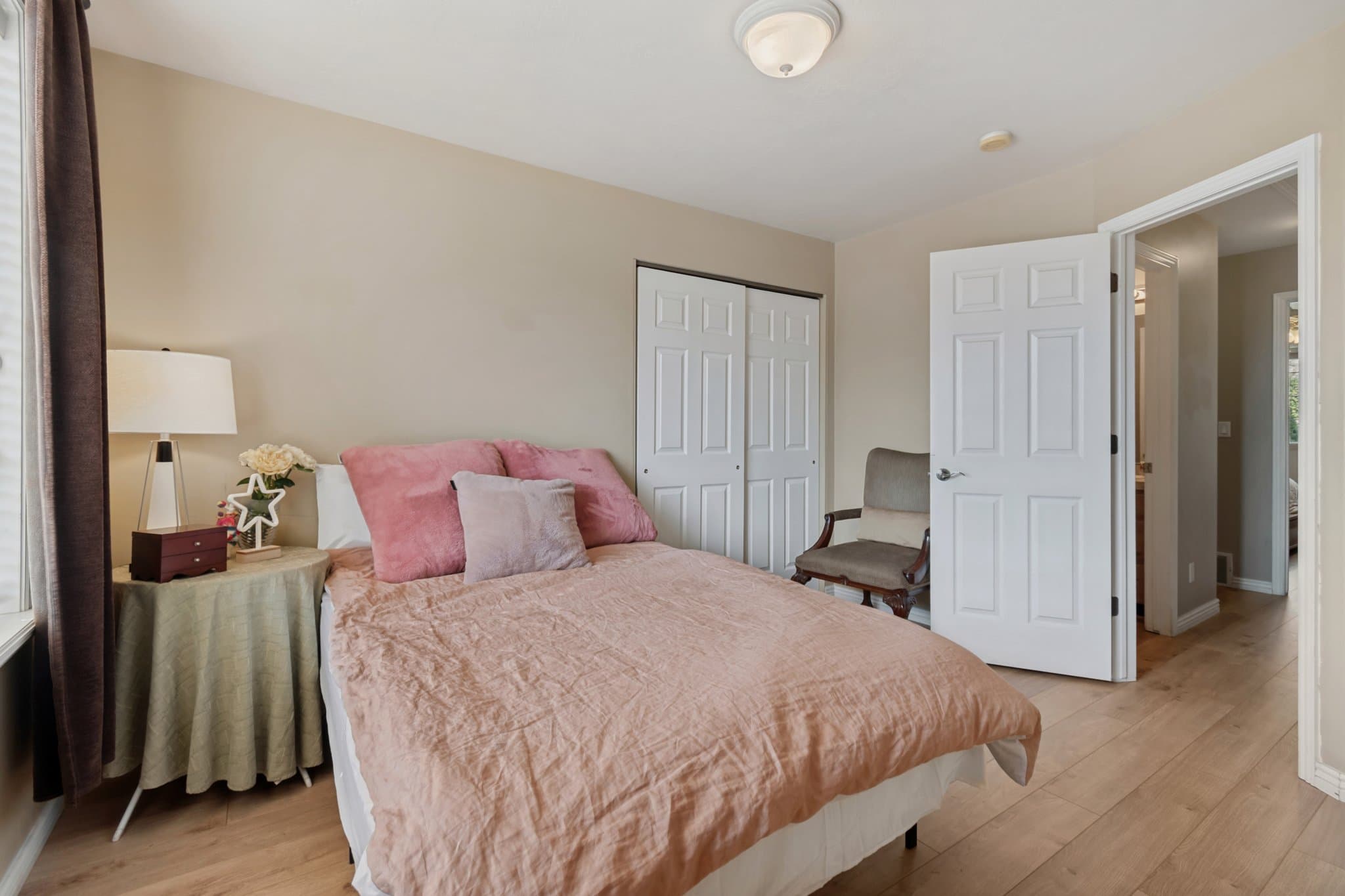Draper House: 14767 S Brewster Dr