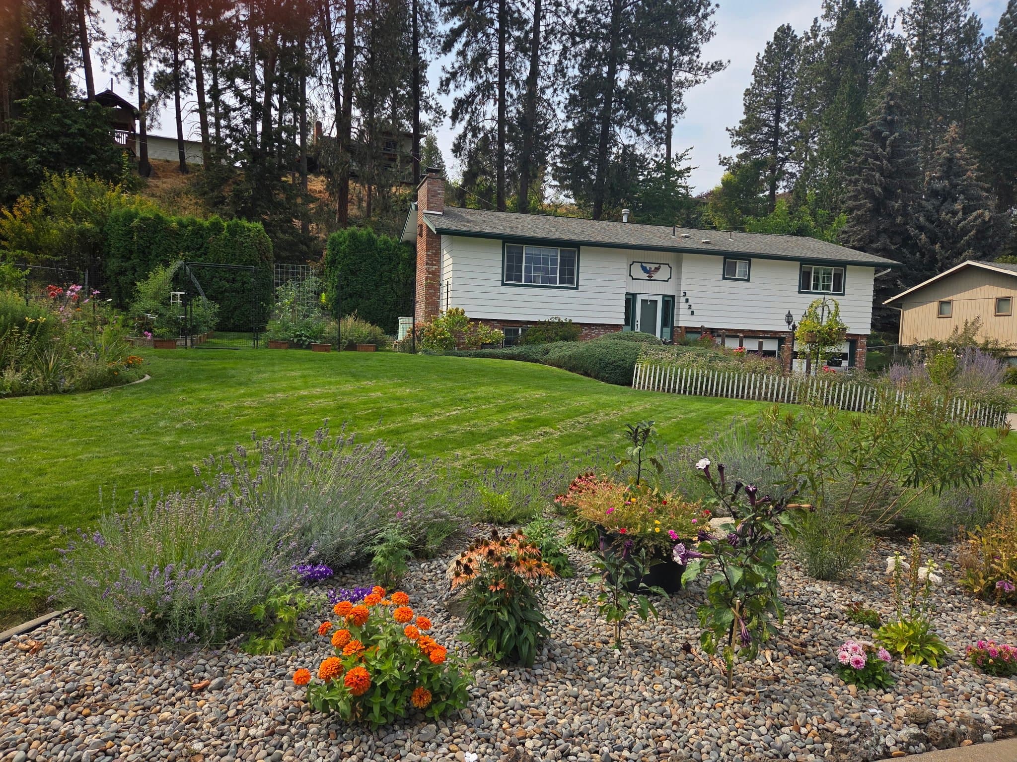 Spokane House: 3820 S Sundown Dr