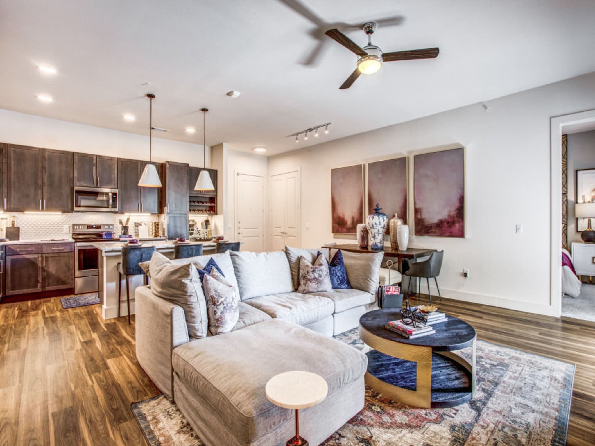 Dallas Apartment: 3900 W Northwest Hwy