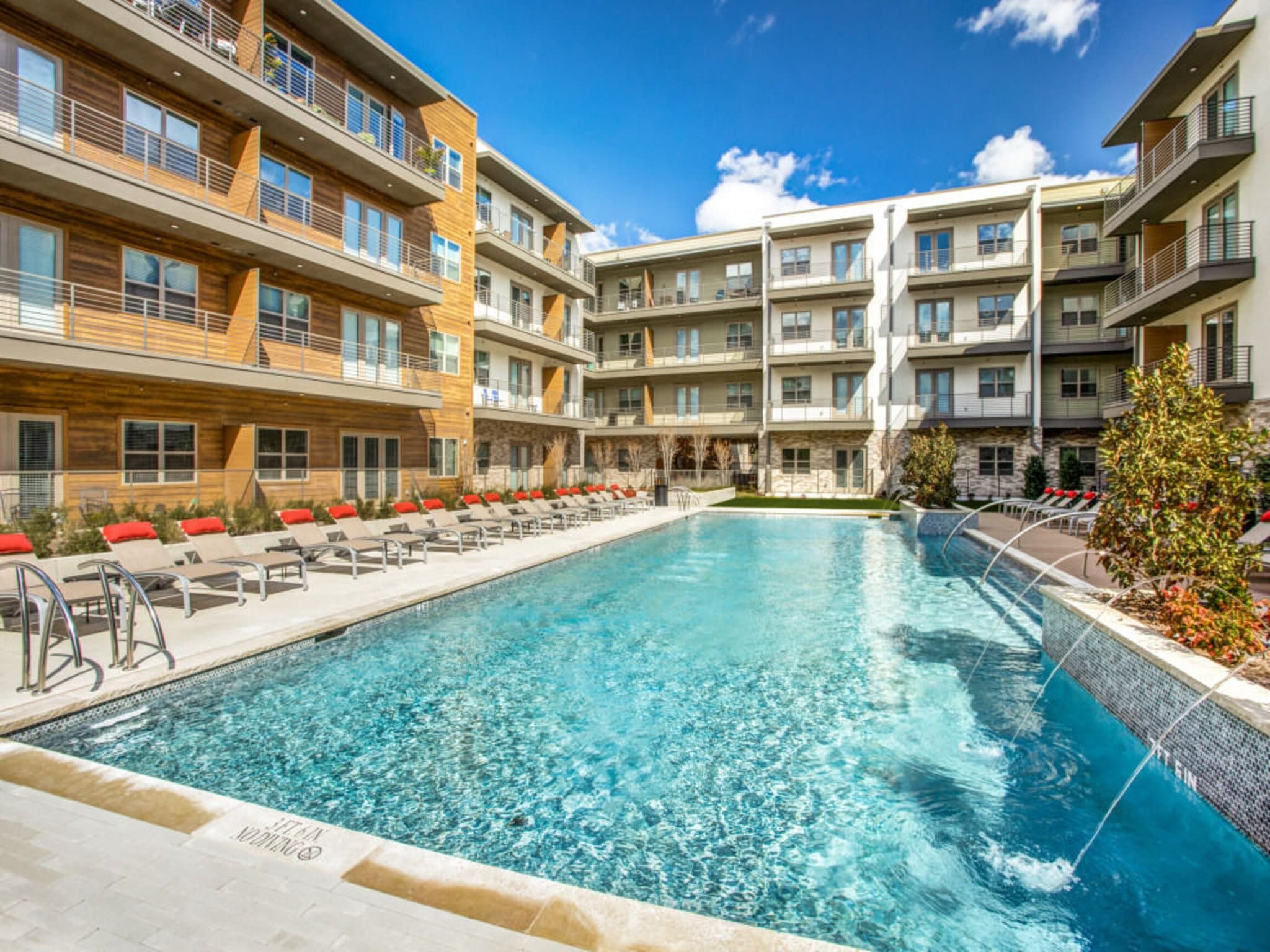 Dallas Apartment: 3900 W Northwest Hwy