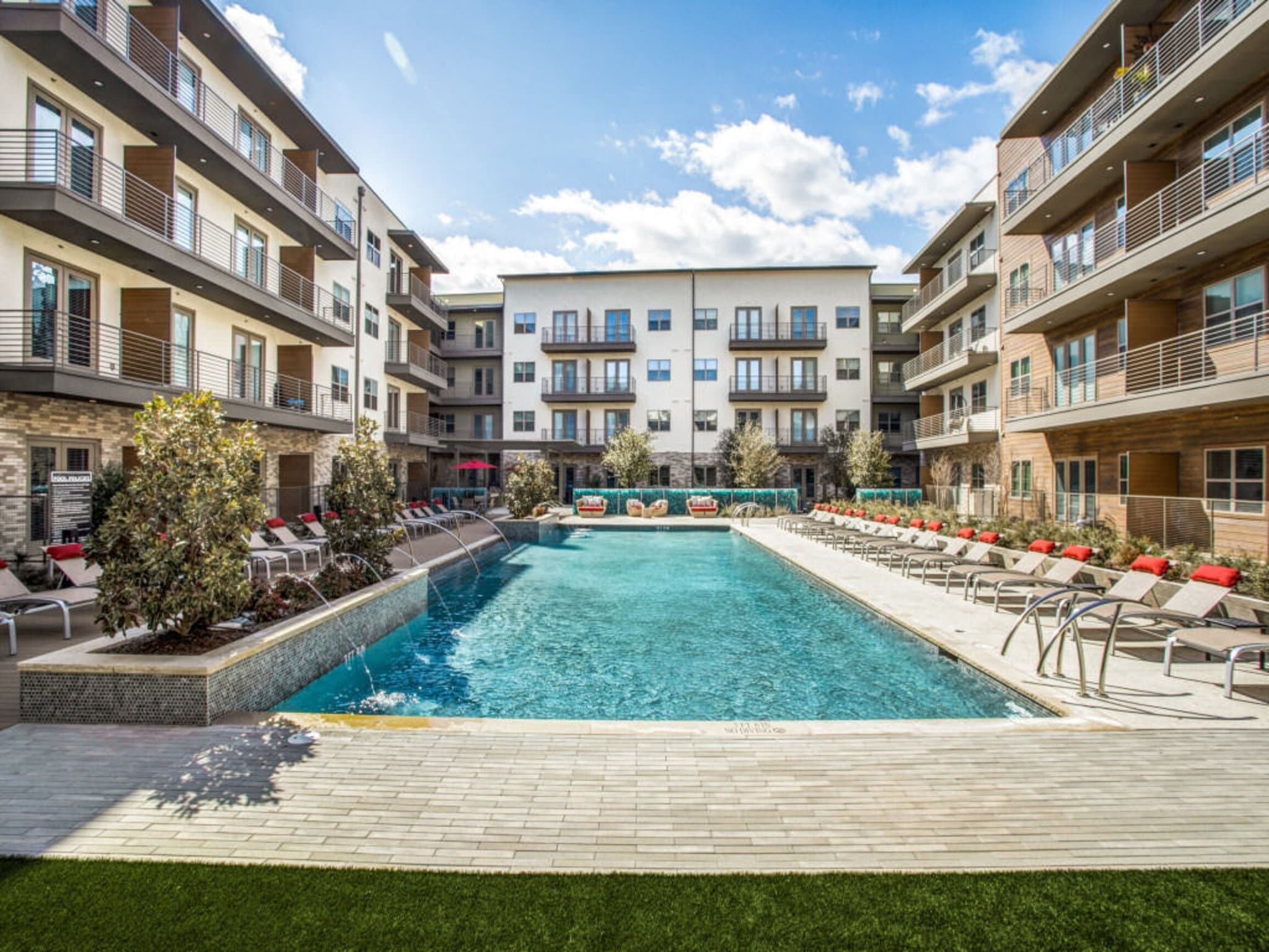 Dallas Apartment: 3900 W Northwest Hwy